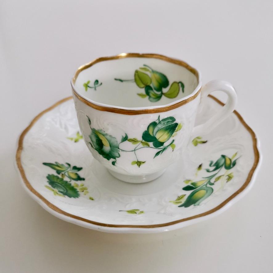 Trío de tazas de té Minton, baño en relieve, flores verdes Patt. 38/680, hacia 1830 Inglés en venta