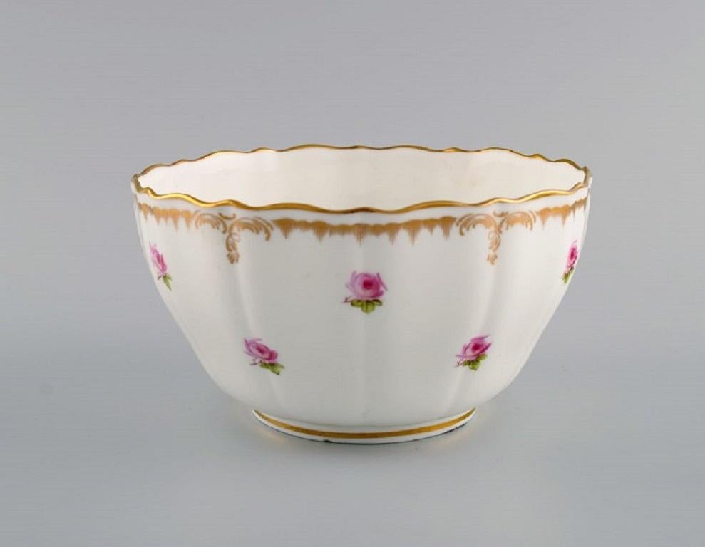 Early 20th Century Mintons, England, Dish, Bowl and Four Plates in Hand-Painted Porcelain For Sale