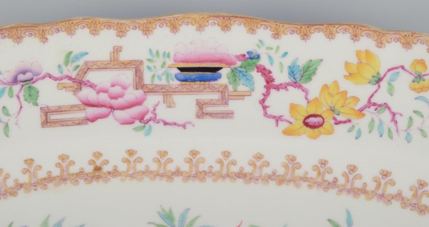Mintons, England. Large antique serving platter in faience. Chinese style. In Excellent Condition In København, Copenhagen
