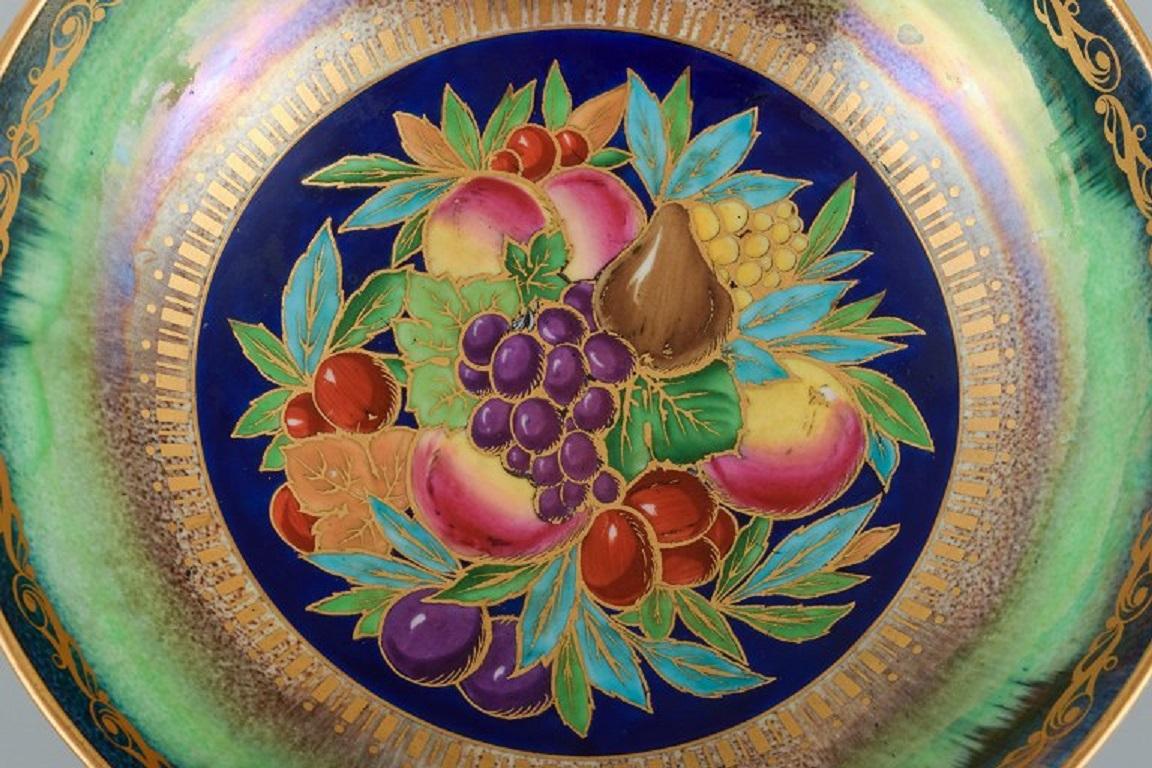 Mintons, Inglaterra, Cuenco de porcelana con asa, pintado a mano con frutas Pintado a mano en venta