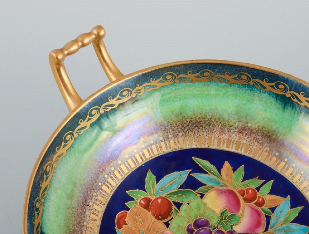 Mintons, Inglaterra, Cuenco de porcelana con asa, pintado a mano con frutas en Excelente estado para la venta en Copenhagen, DK