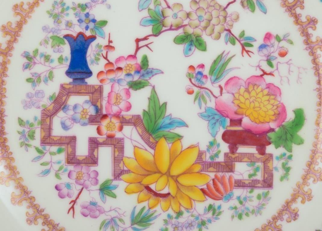 Britannico Mintons, Inghilterra. Set di sei piatti da pranzo in maiolica. Stile cinese. in vendita