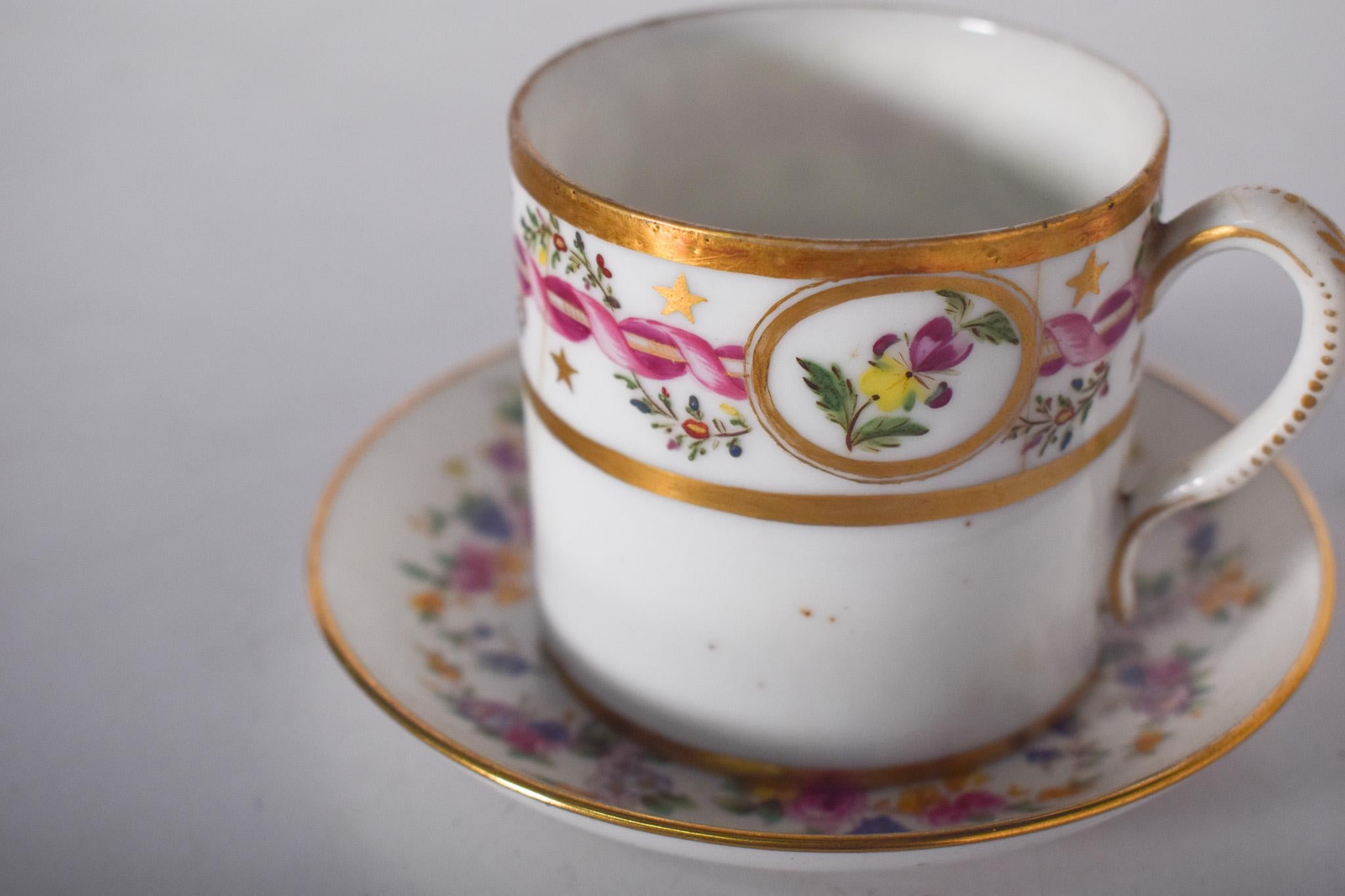 Taza y platillo de porcelana inglesa Mintons Británico en venta