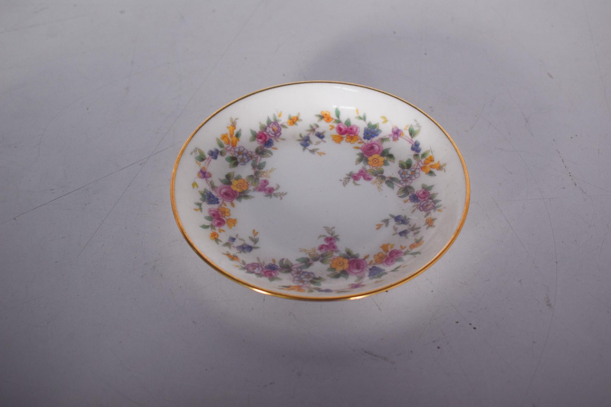 Taza y platillo de porcelana inglesa Mintons en Desgastado estado para la venta en Lisboa, Lisboa