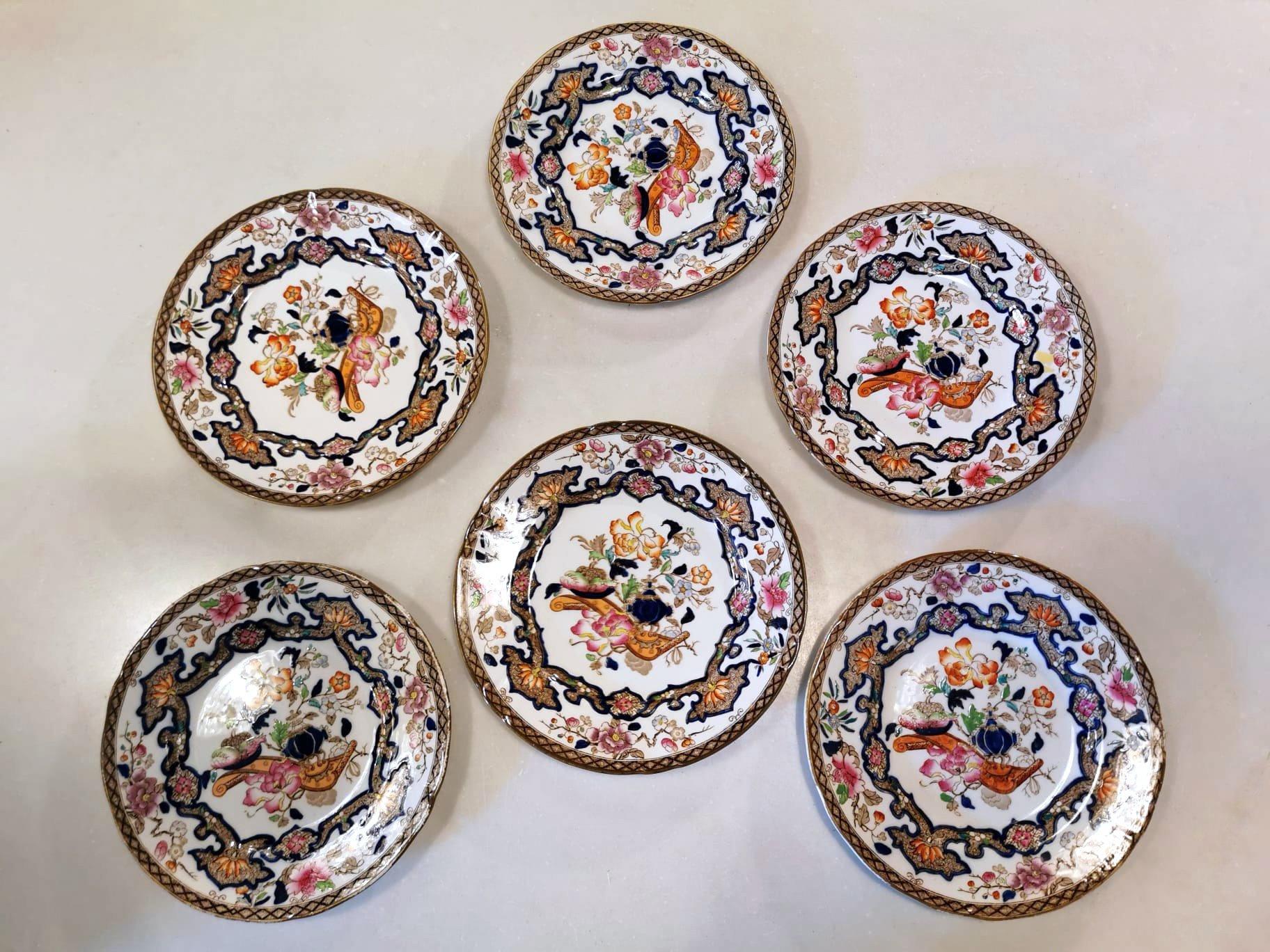 We kindly suggest you read the whole description, because with it we try to give you detailed technical and historical information to guarantee the authenticity of our objects.
Six amazing English porcelain saucers, once probably belonged to a large