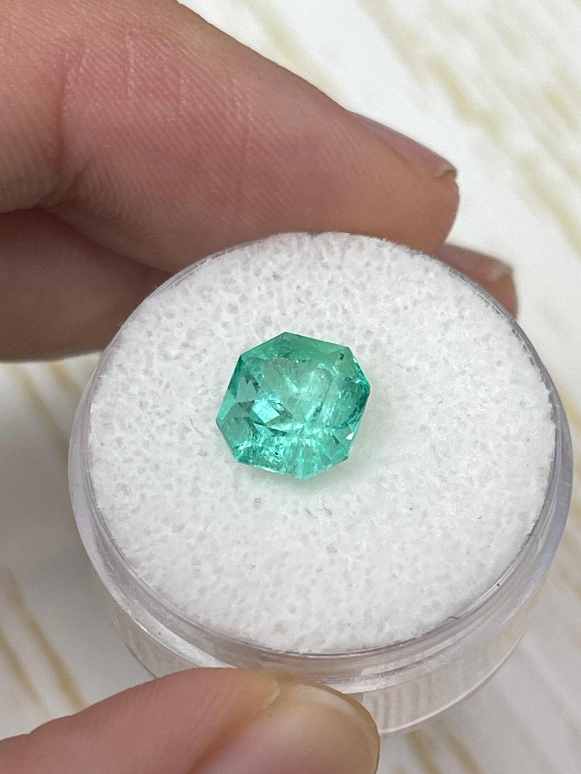 Moderno Smeraldo colombiano taglio Asscher Art Deco da 2,57 carati - Gemma del mese di maggio in vendita