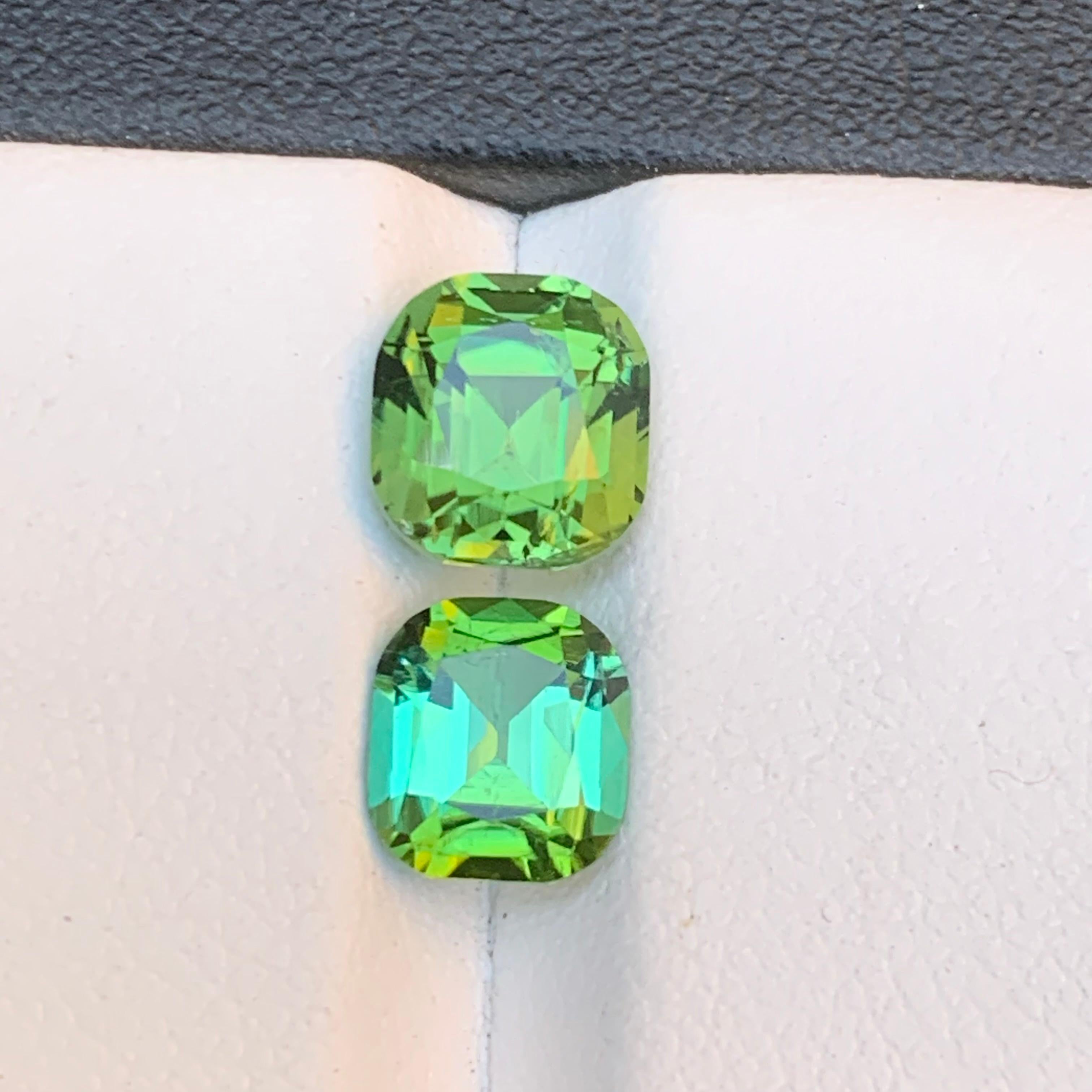 Gemme sciolte di tormalina naturale verde e bluastra per anelli, collane, ciondoli, bracciali o qualsiasi altro gioiello - taglio a cuscino da Kunar Afghanistan!!!

💎 TIPO DI GEMMA: Tormalina
⚖️ PESO:  3,45 Carati
🪚 FORMA E TAGLIO: Taglio a