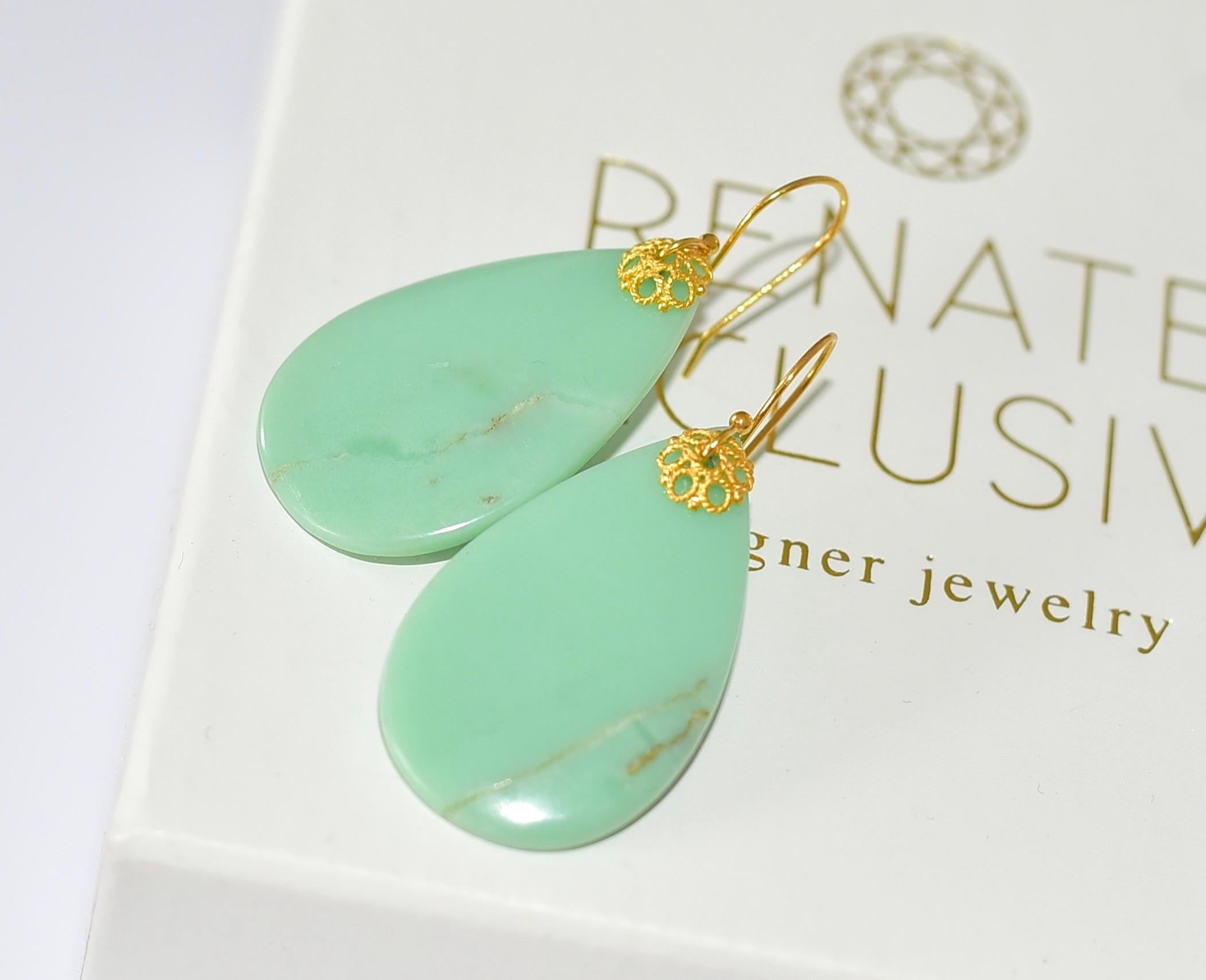 Modern Minty Chrysoprase Earrings in 18K Solid Yellow Gold For Sale