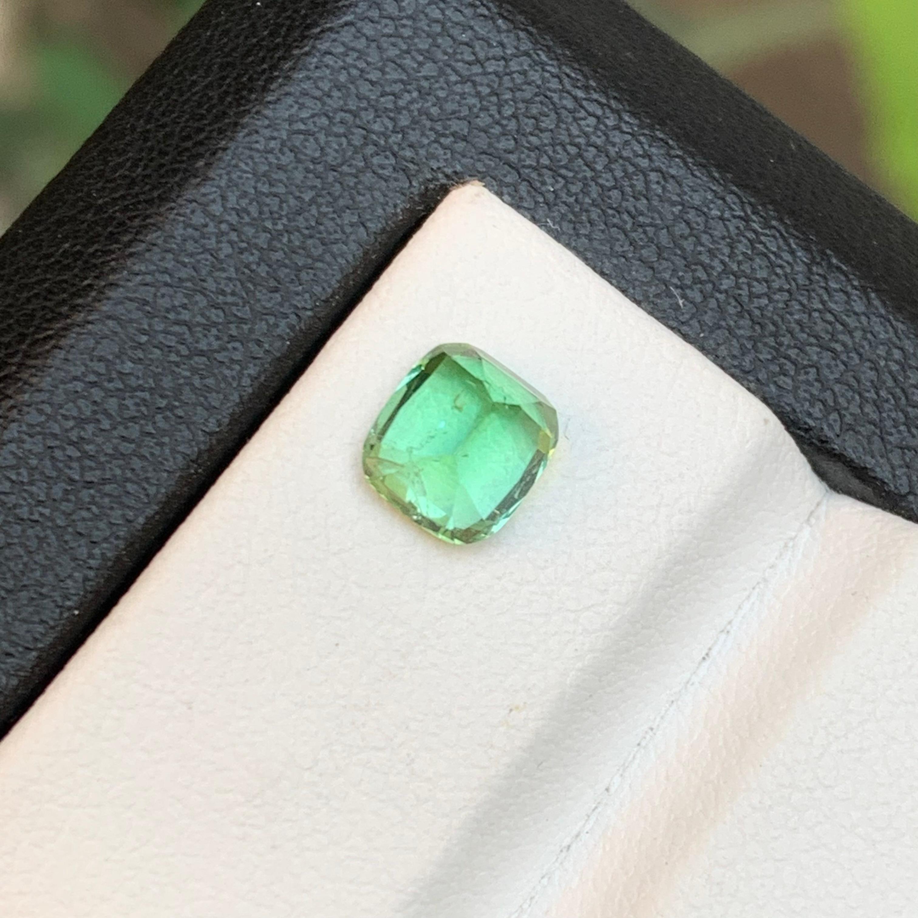 Bague en tourmaline naturelle vert menthe taille coussin de 1,35 carat Neuf - En vente à Peshawar, PK