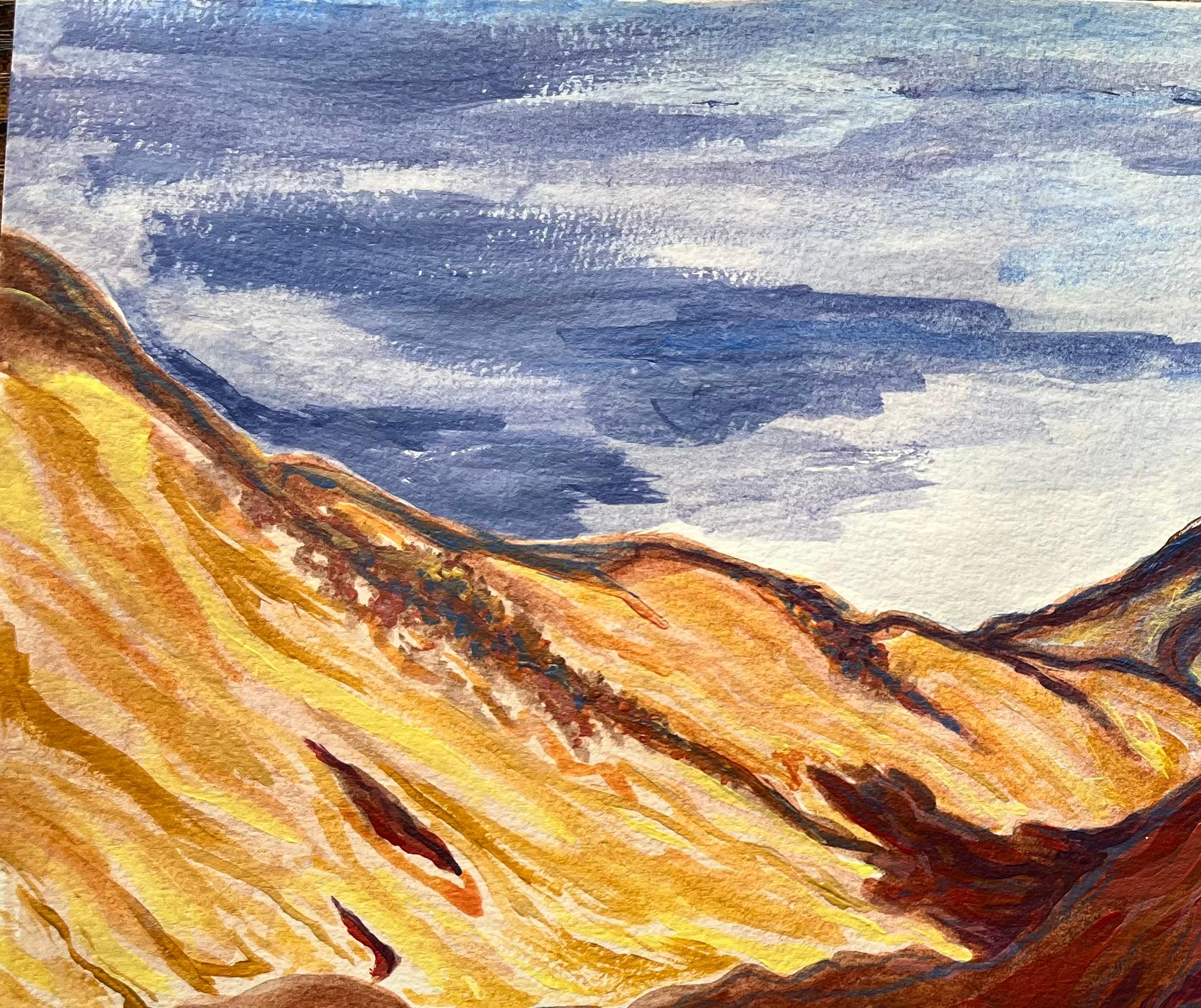 Pintura expresiva en acuarela de las montañas del Atlas bajo un cielo sombrío - Landscape Painting Beige de Minty Ramsey