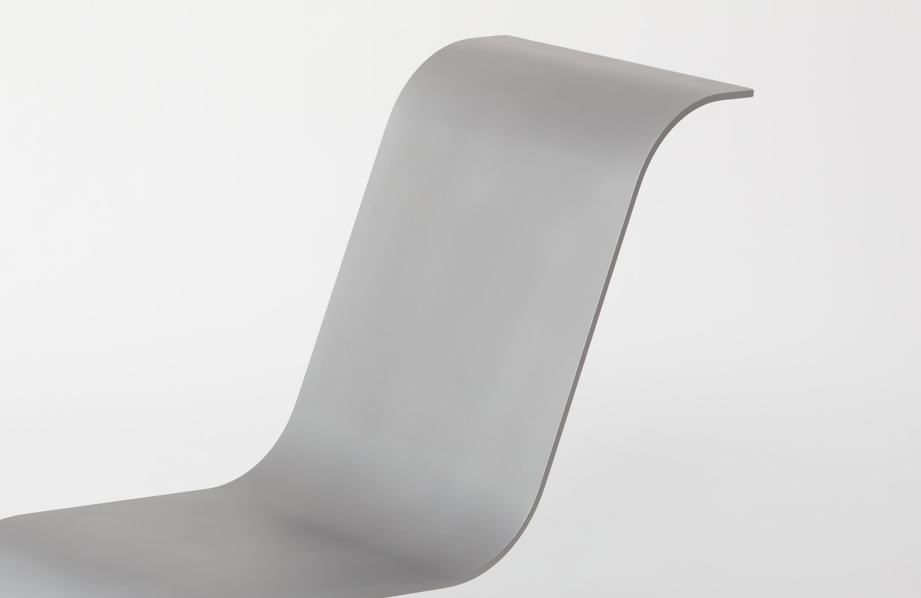 XXI secolo e contemporaneo MENO_2. Sedia a dondolo piegata Alluminio 10 mm Foglio Contemporaneo  da KUTARQ in vendita