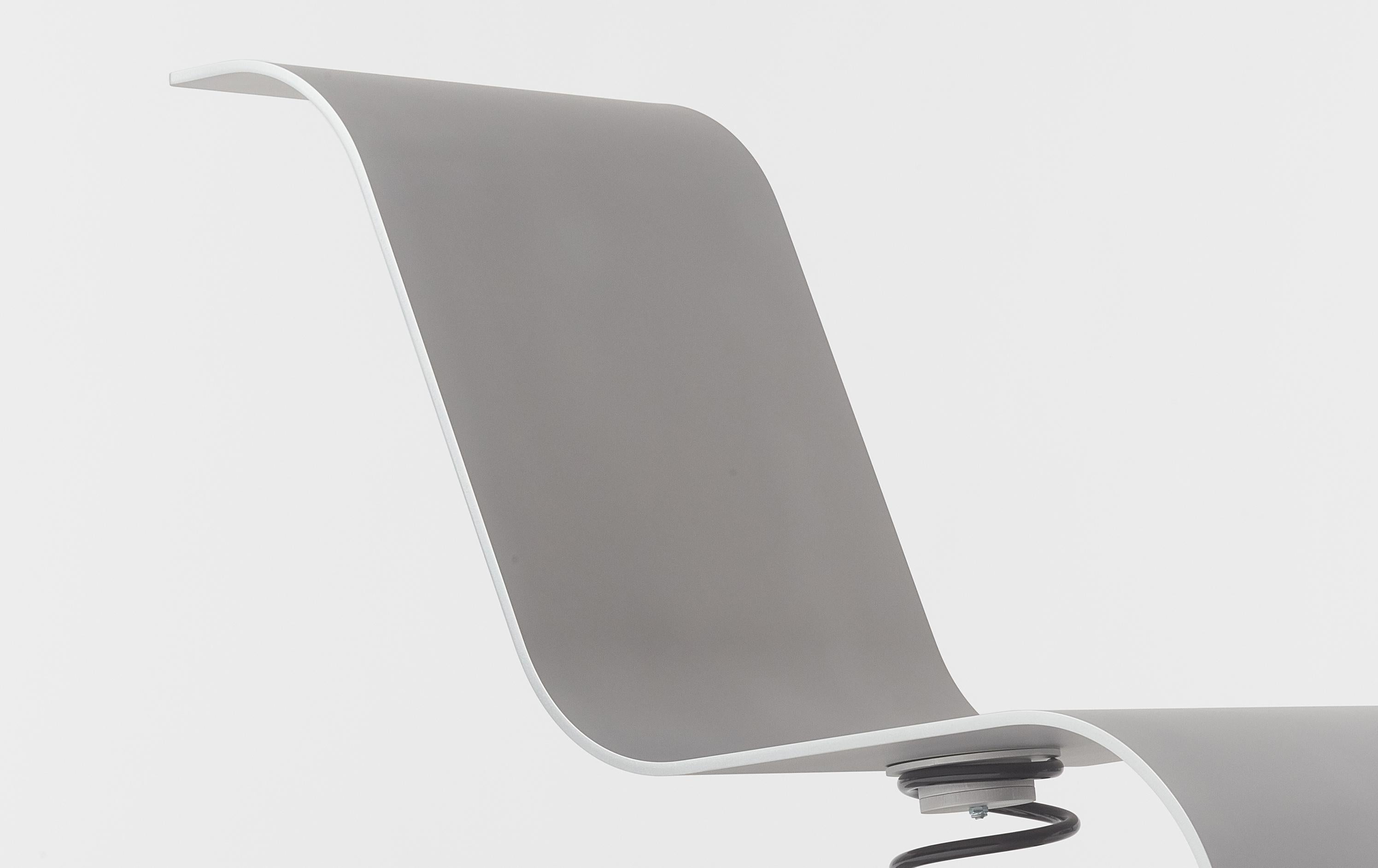 MENO_2. Sedia a dondolo piegata Alluminio 10 mm Foglio Contemporaneo  da KUTARQ in vendita 2