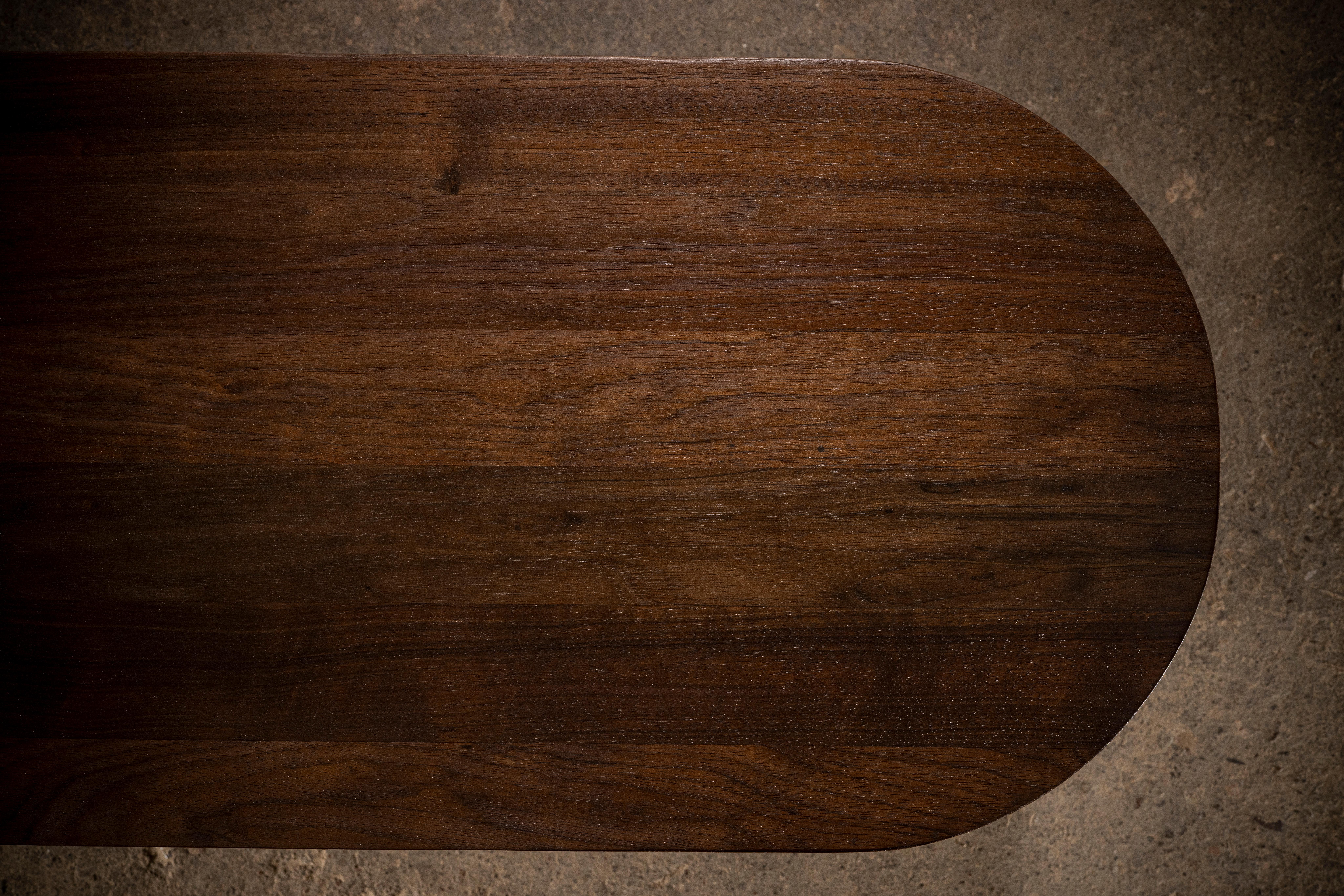 Oval Sideboard aus Nussbaumholz mit Nusbaum-Finish (Handgefertigt) im Angebot