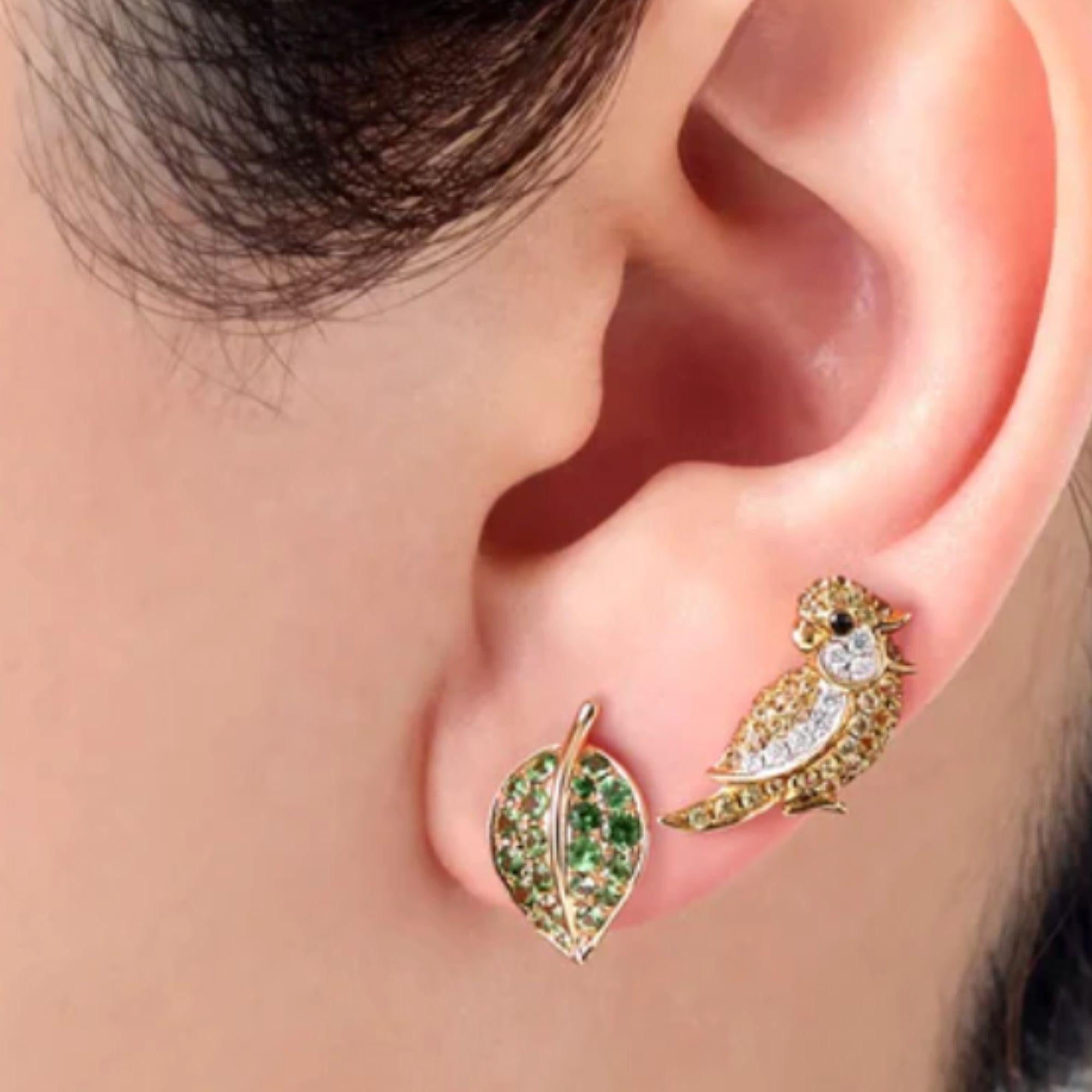 Taille ronde Mio Harutaka, boucles d'oreilles petit oiseau en or jaune 18 carats, saphir jaune et diamants en vente