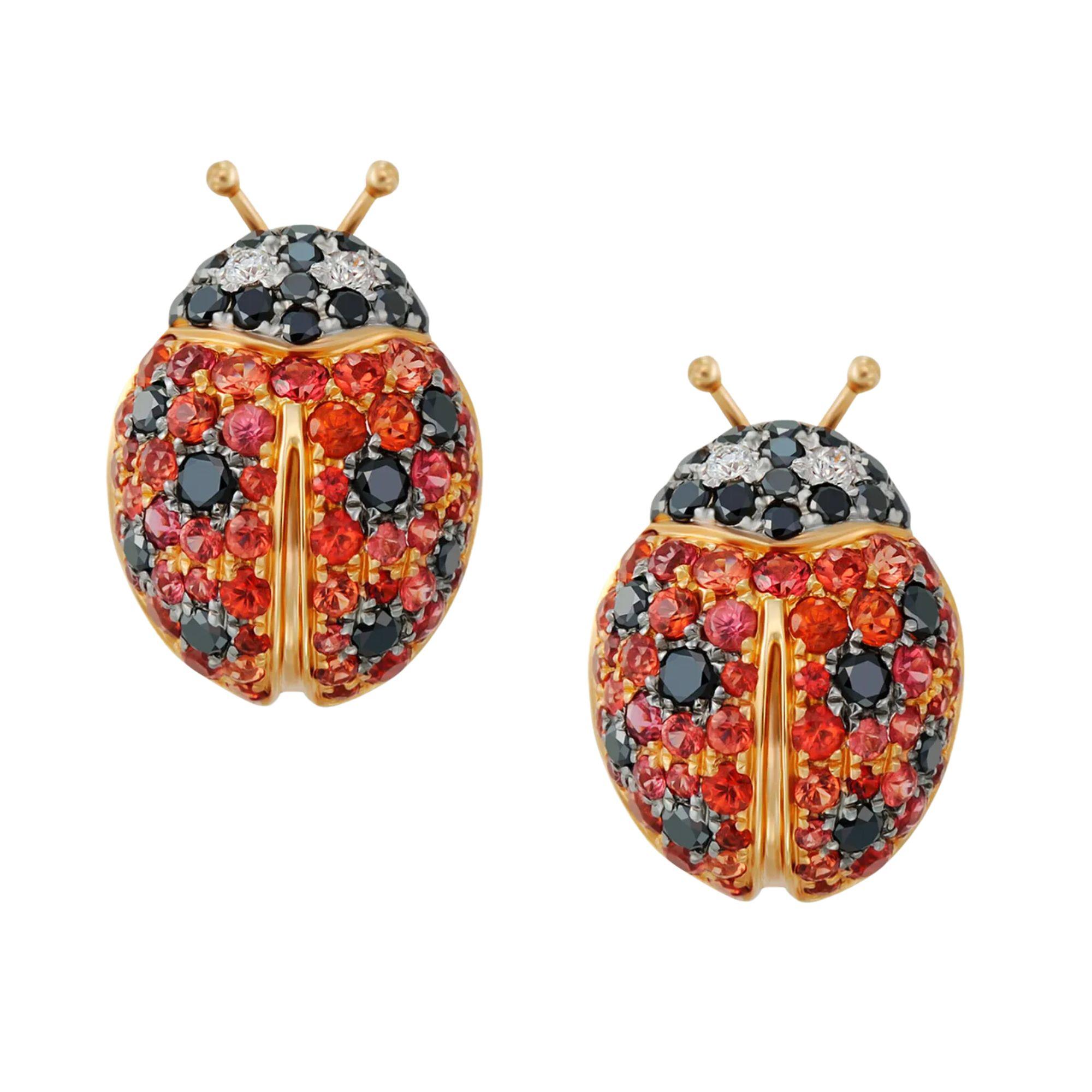Taglio rotondo Orecchini Mio Harutaka a forma di coccinella in oro giallo 18k in vendita
