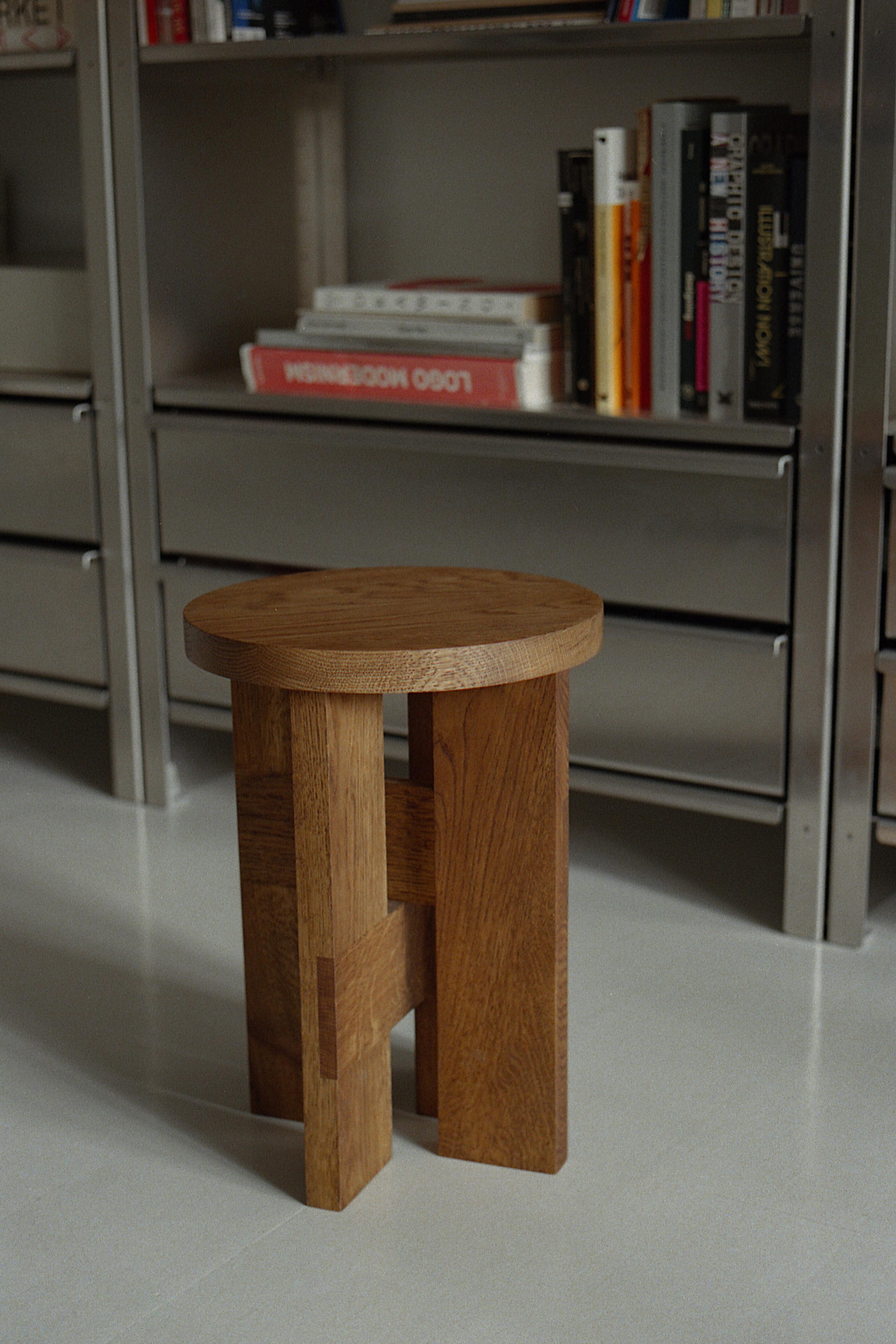 Table d'appoint Mio de Thorup Copenhagen
Dimensions : D 32 x H 44 cm.
MATERIAL : Chêne huilé.

Disponible en chêne teinté ou en chêne huilé. Veuillez nous contacter.

Thorup Copenhagen est un studio de design danois indépendant, créé en 2017 par