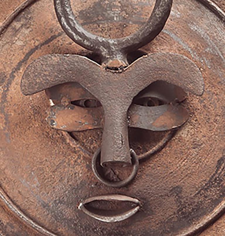 Máscara Azteca - 21. Jahrhundert, Contemporary Sculpture, Figurativ, Recycelte Objekte im Angebot 2