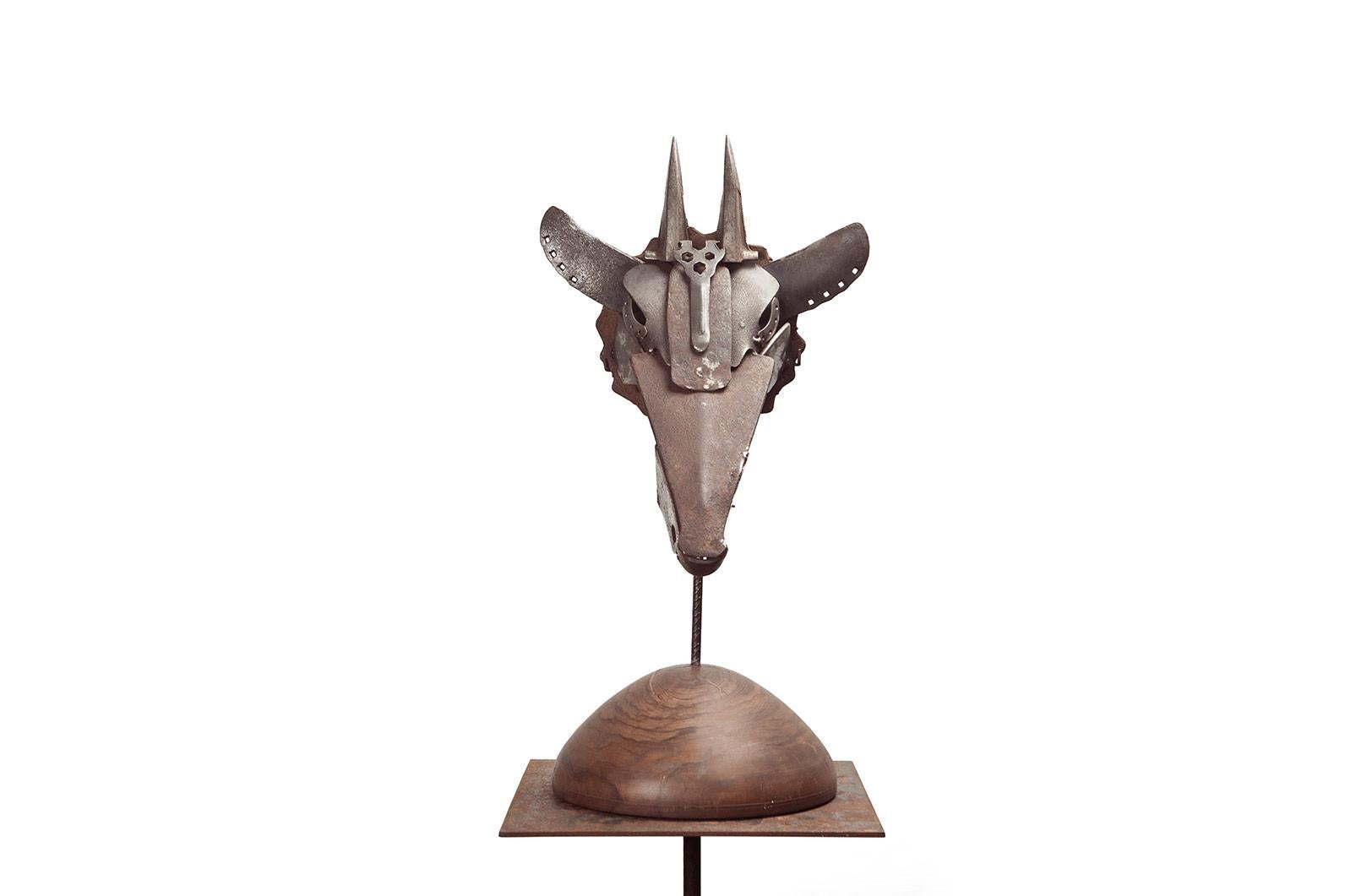 Miquel Aparici Figurative Sculpture - Máscara Jirafa - 21st Cent, Contemporary Sculpture, Figurative, Recycled Objects