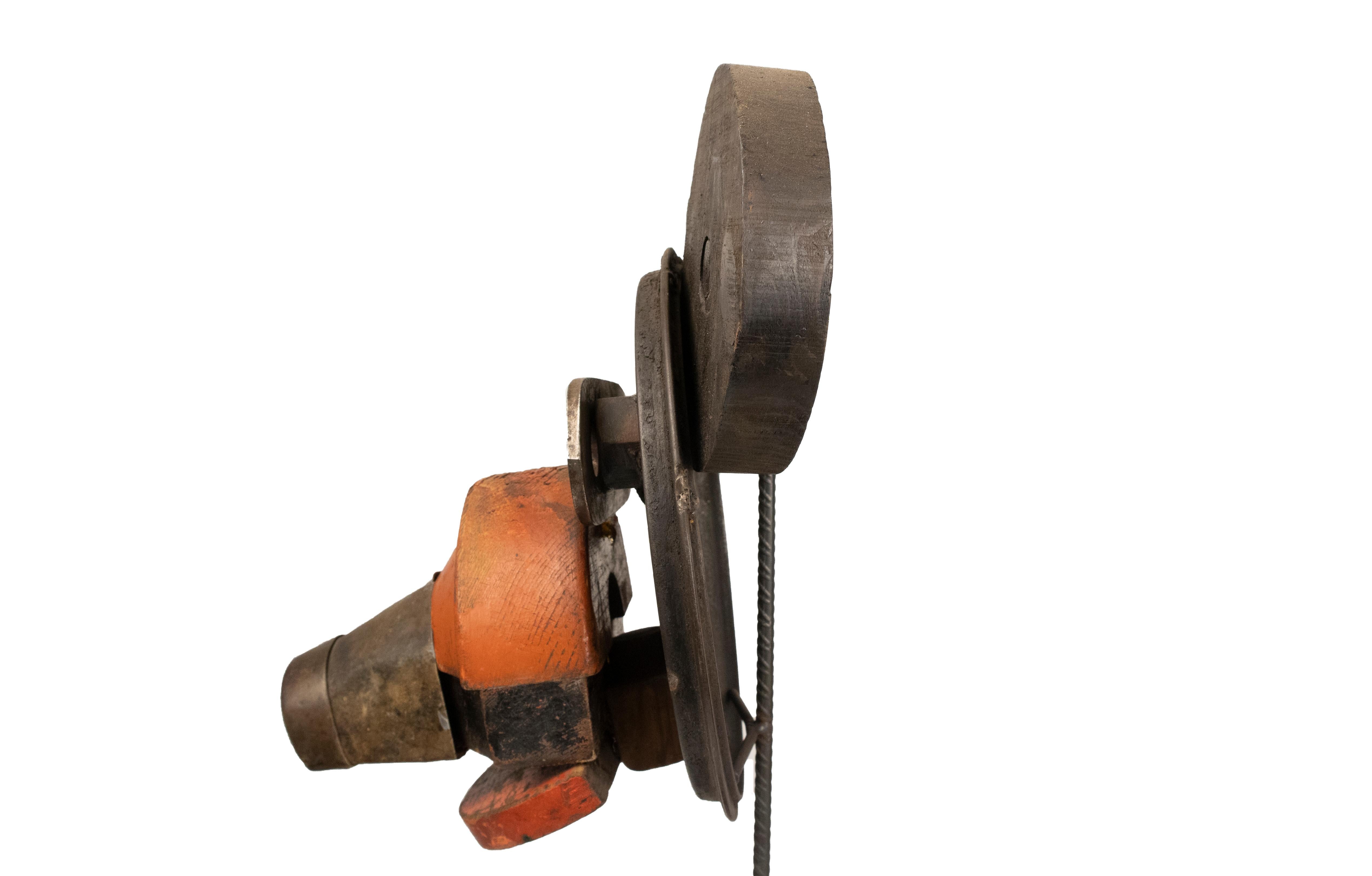 Mmecara Oso - 21e siècle, sculpture contemporaine, figurative, objets recyclés en vente 1