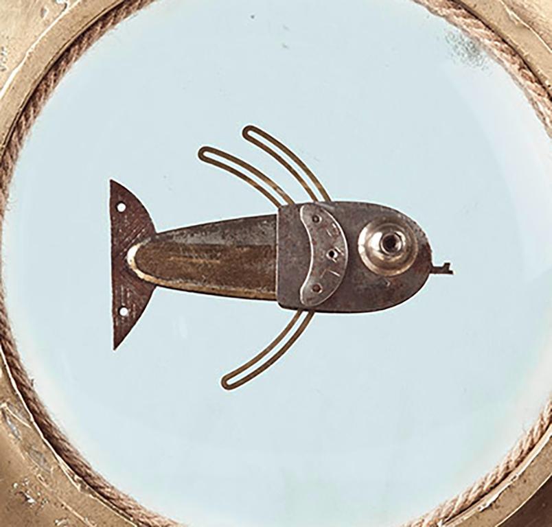 Les sculptures de Miquel Artistics sont des assemblages surprenants réalisés à partir de vieux objets qui ont eu d'autres usages dans le passé, et que l'artiste récupère et utilise de manière créative et ingénieuse. Il en résulte une collection