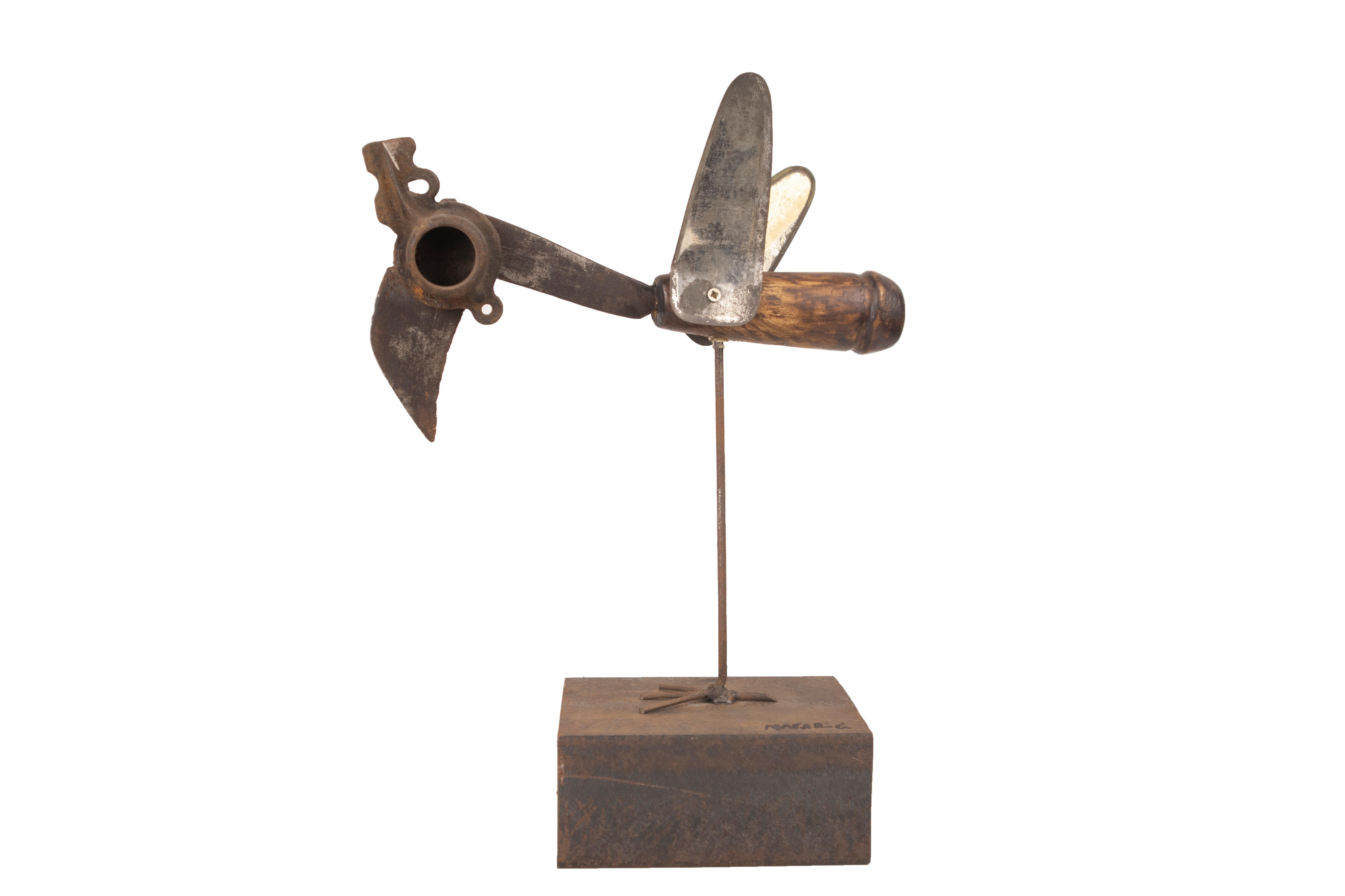 Miquel Aparici Figurative Sculpture - Pájaro Pequeño - 21st Century, Contemporary Sculpture, Figurative, Recycling