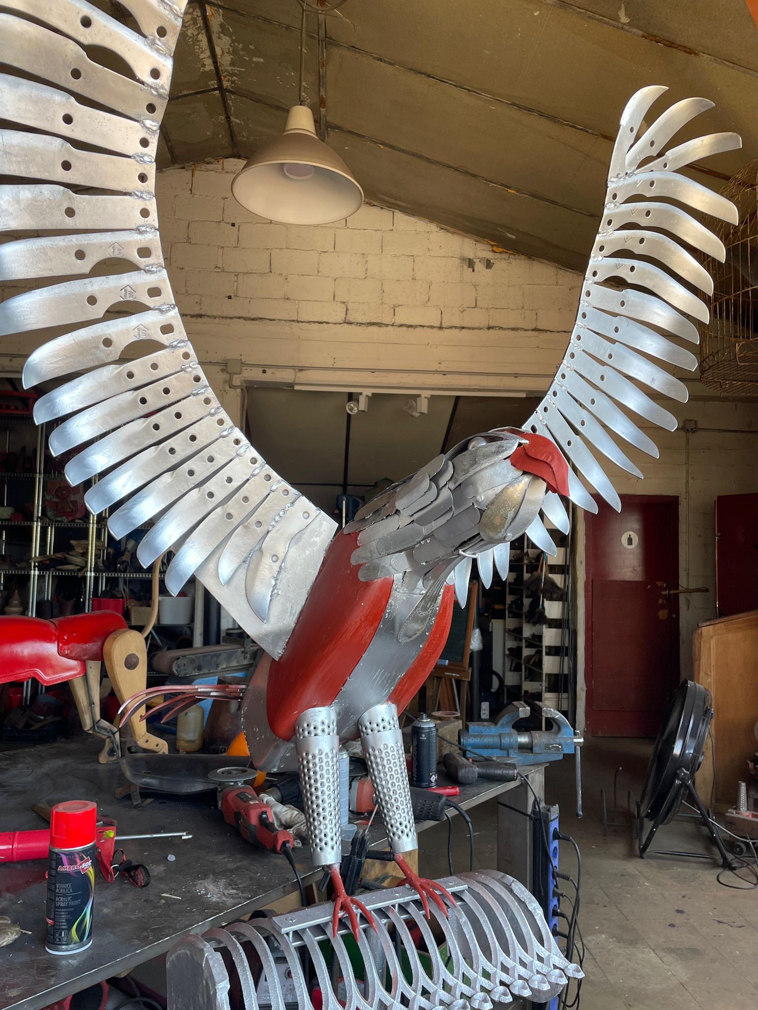 Figurative Sculpture Miquel Aparici - Sea Eagle - 21e siècle, Sculpture contemporaine, Figurative, Recyclage