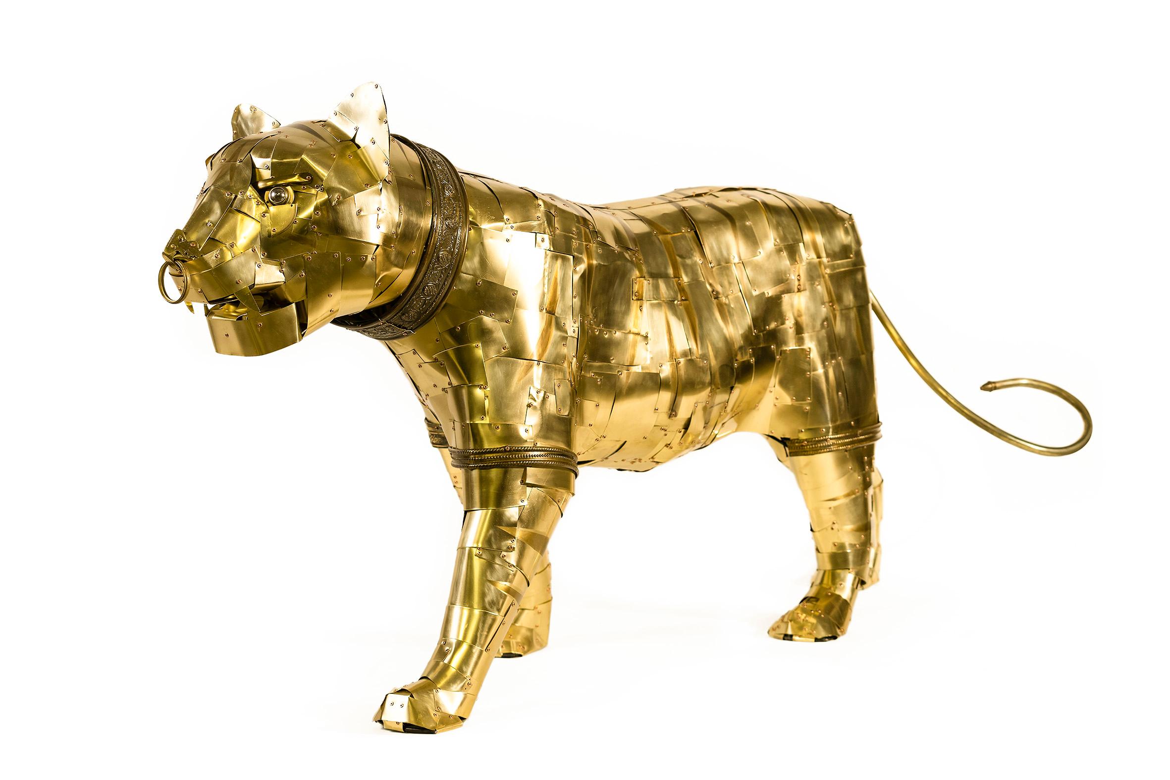 Tigre Dorado - 21st Century, Contemporary Sculpture, Figurative, Marble, Iron