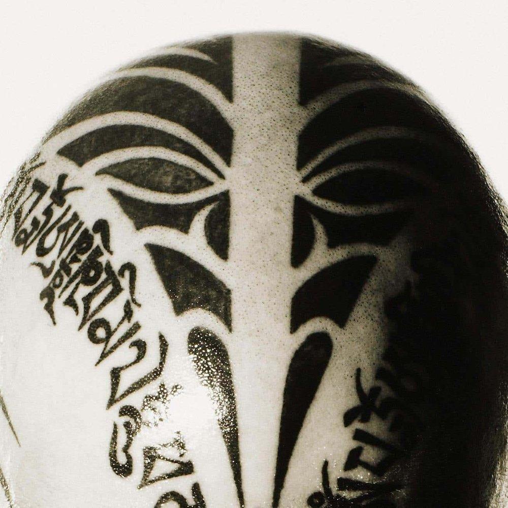 Miquel Arnal, Homme tatoué, photographie en noir et blanc signée de sa main, encadrée en vente 5