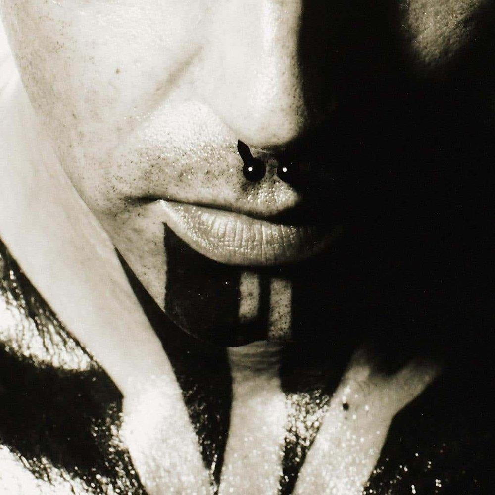 Miquel Arnal, Homme tatoué, photographie en noir et blanc signée de sa main, encadrée en vente 6