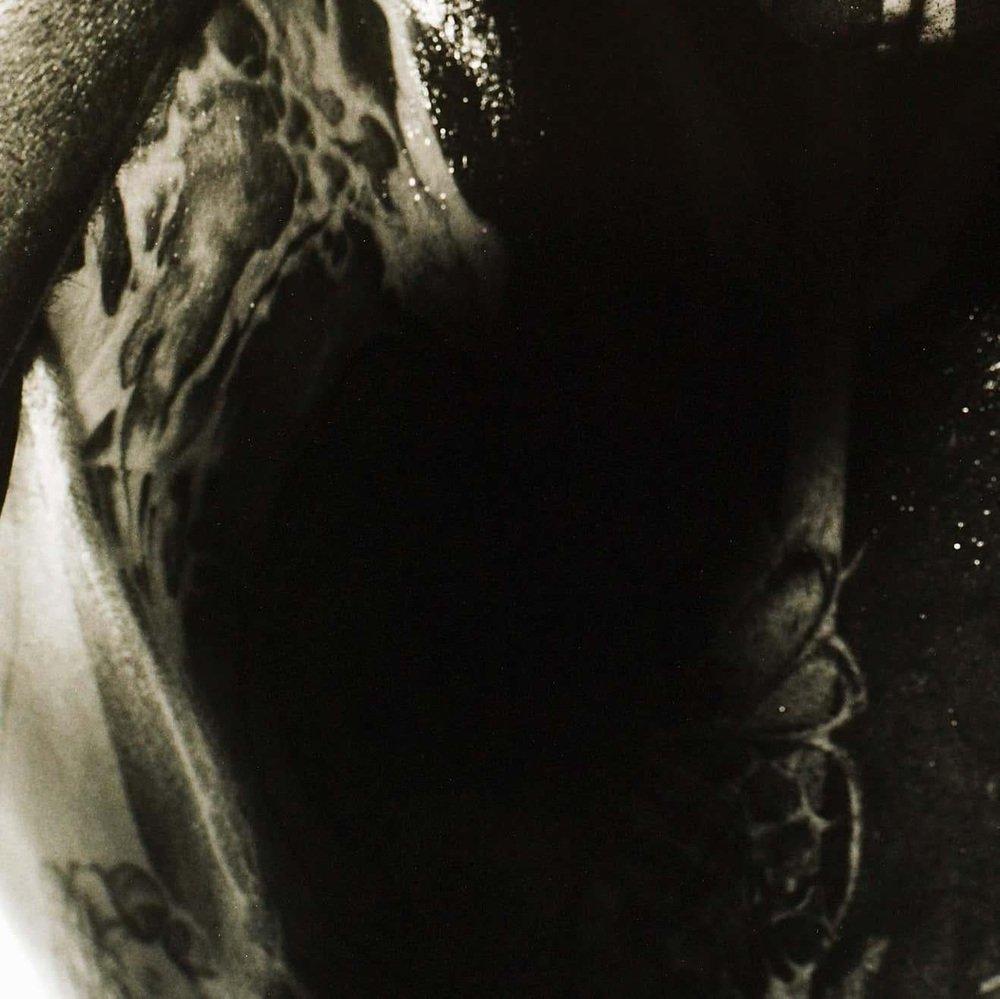 Miquel Arnal, Hombre tatuado, Fotografía grande en blanco y negro, Enmarcada en venta 4