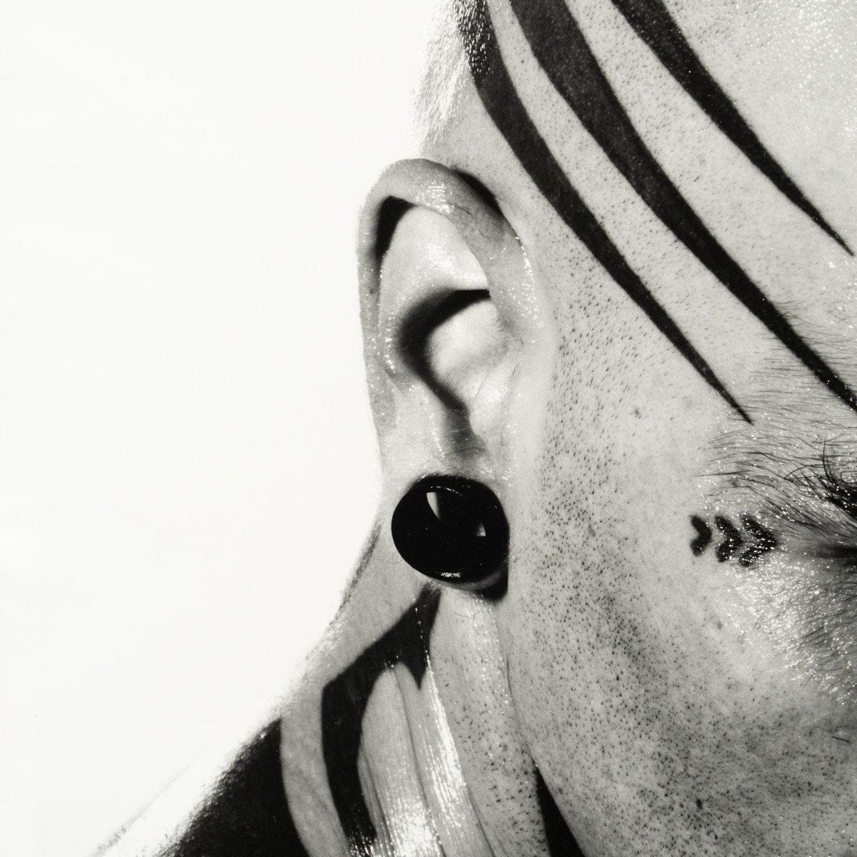 Miquel Arnal, Hombre tatuado, Fotografía en blanco y negro firmada a mano, enmarcada en venta 14