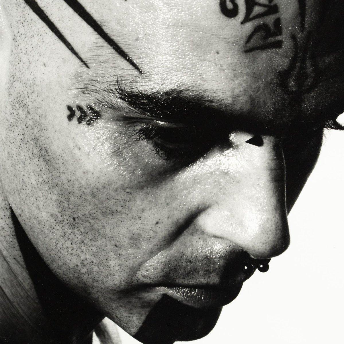 Miquel Arnal, Hombre tatuado, Fotografía en blanco y negro firmada a mano, enmarcada en venta 15