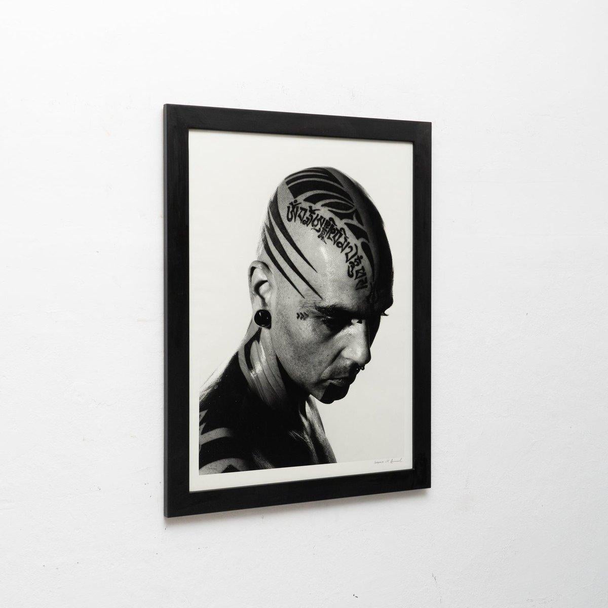 Miquel Arnal, Hombre tatuado, Fotografía en blanco y negro firmada a mano, enmarcada en venta 2