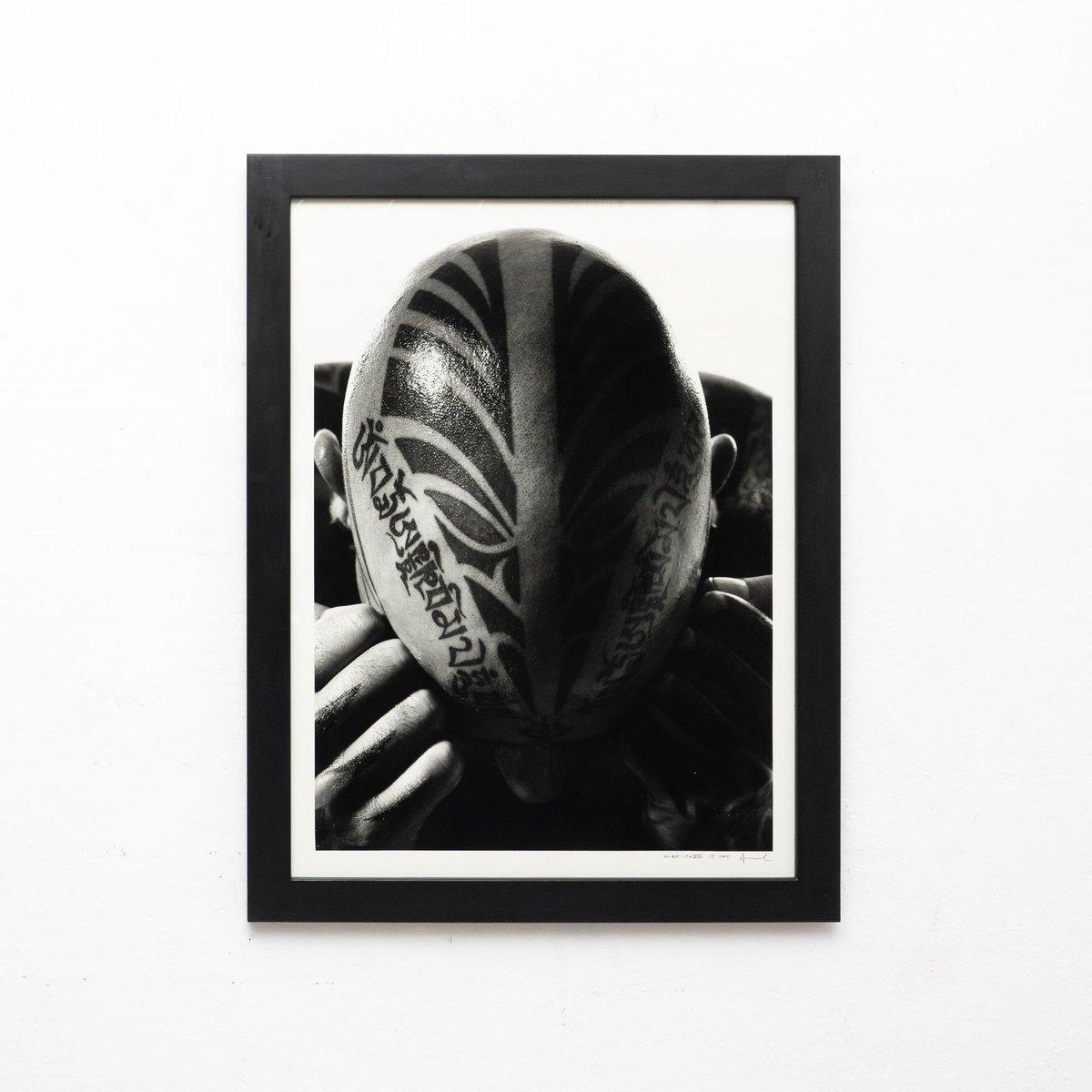 Miquel Arnal, Homme tatoué, photographie en noir et blanc signée de sa main, encadrée en vente 4