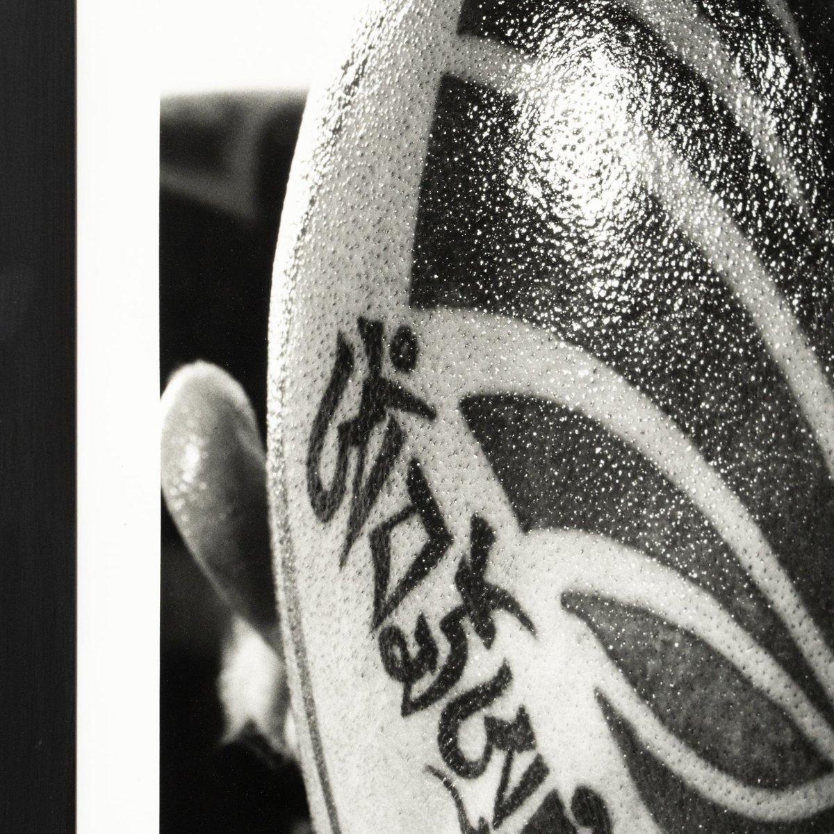 Miquel Arnal, Homme tatoué, photographie en noir et blanc signée de sa main, encadrée en vente 5