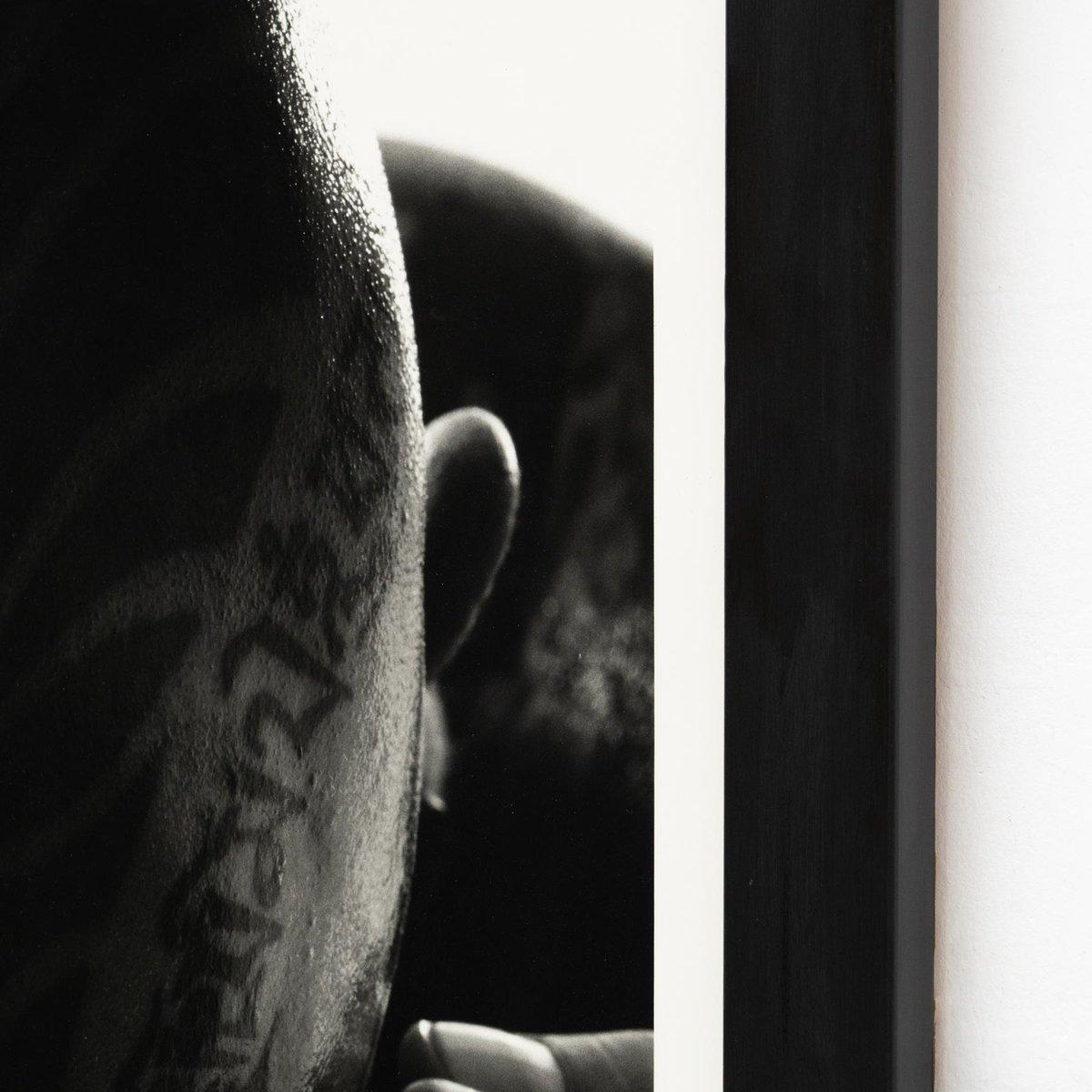 Miquel Arnal, Homme tatoué, photographie en noir et blanc signée de sa main, encadrée en vente 7