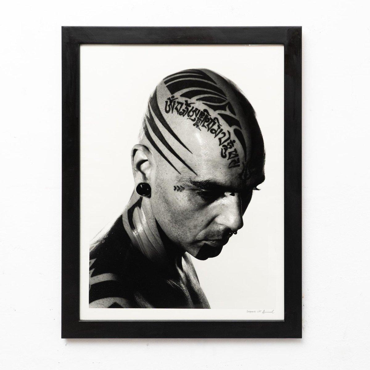 Miquel Arnal, Homme tatoué, photographie en noir et blanc signée de sa main, encadrée