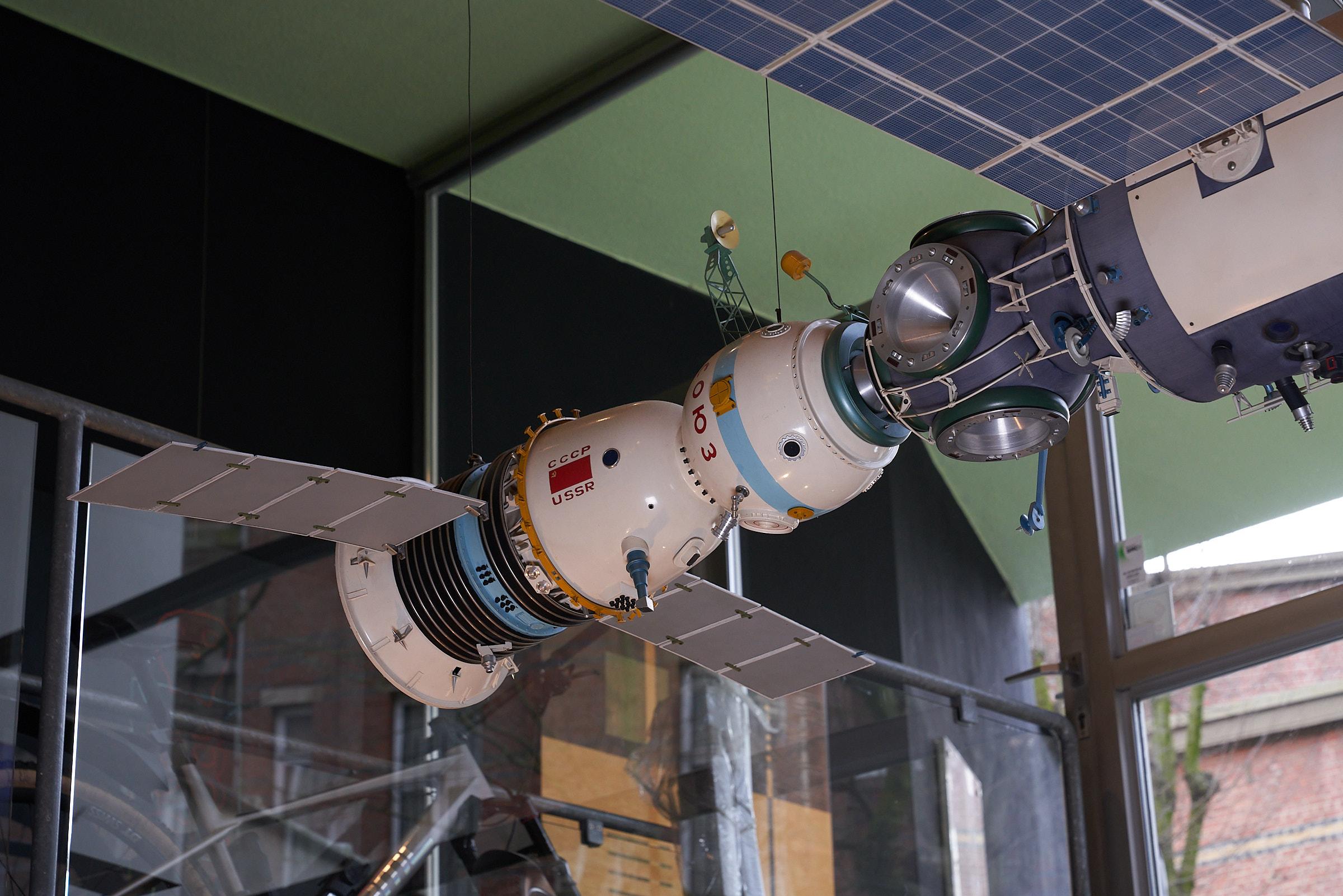 Mir Space Station UdSSR CCCP Original-Modell in Originalgröße; Sowjetische Szene im Angebot 1