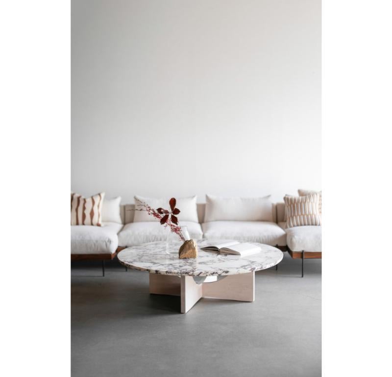 Poli Table basse Mira (marbre Cararara) de Croft House en vente