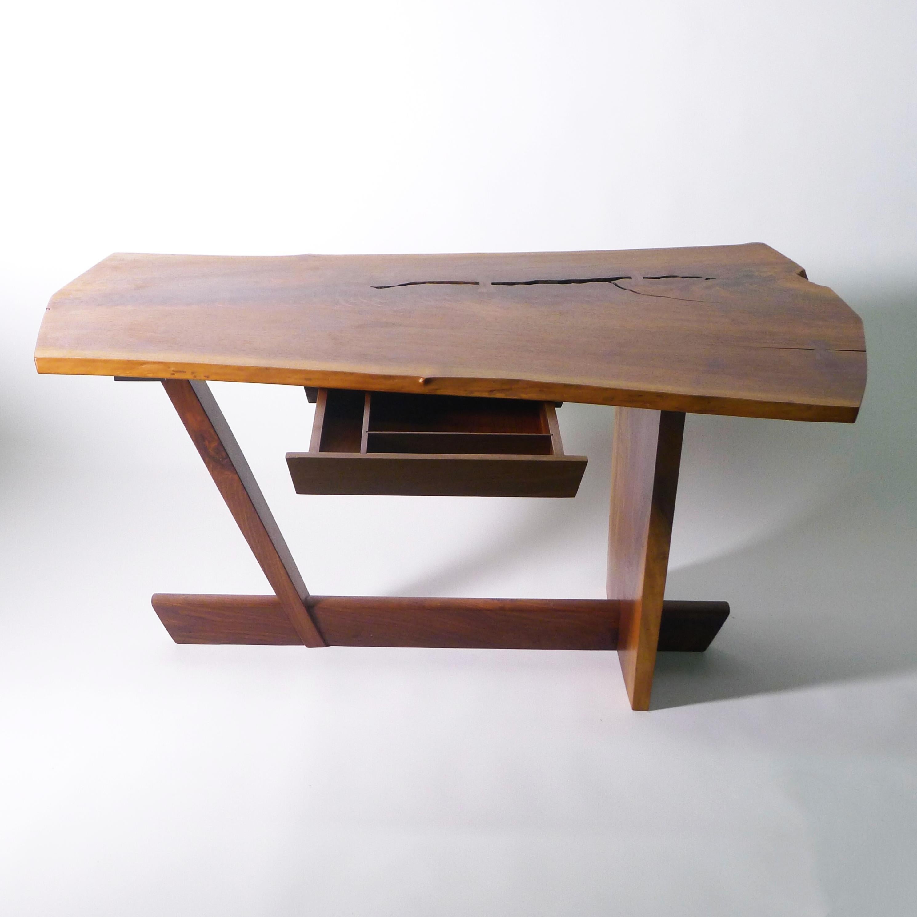 Mira Nakashima, Minguren Desk, in walnut & rosewood, signed & dated 2008 In Good Condition In Wargrave, Berkshire
