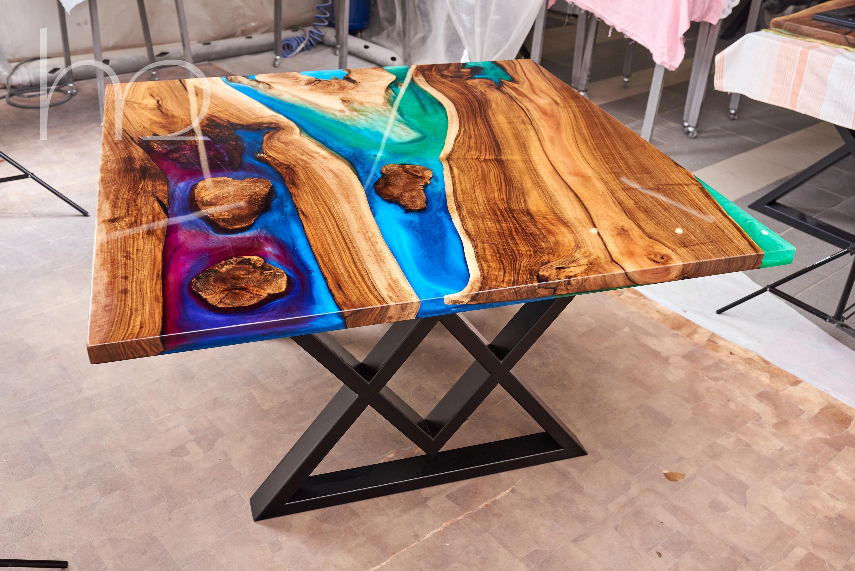 Brossé Table de salle à manger carrée en noyer Miracle places en vente