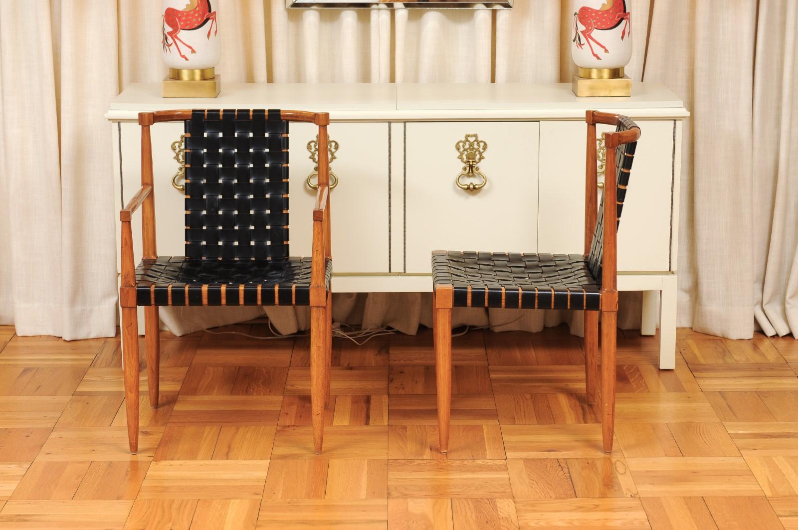 Ensemble miraculeux de 12 chaises à sangles en cuir danois vintage en noyer par Tomlinson en vente 6