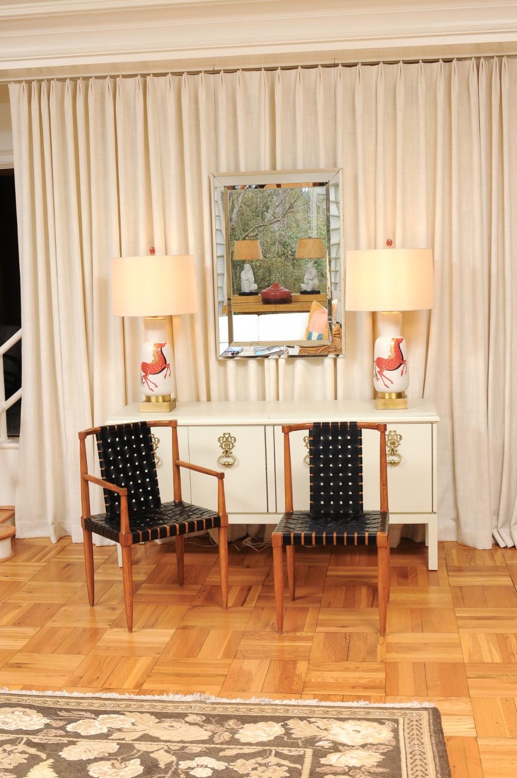Mid-Century Modern Ensemble miraculeux de 12 chaises à sangles en cuir danois vintage en noyer par Tomlinson en vente