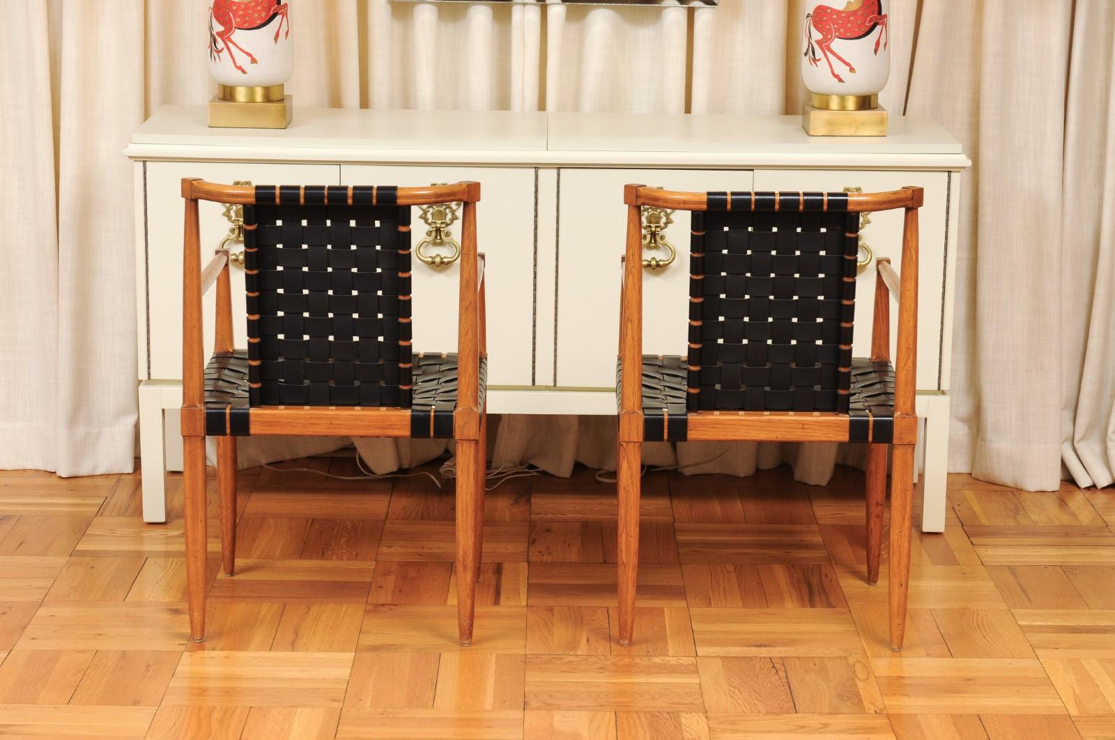 Ensemble miraculeux de 14 chaises ARM à sangles en cuir danois en noyer d'époque, par Tomlinson en vente 4