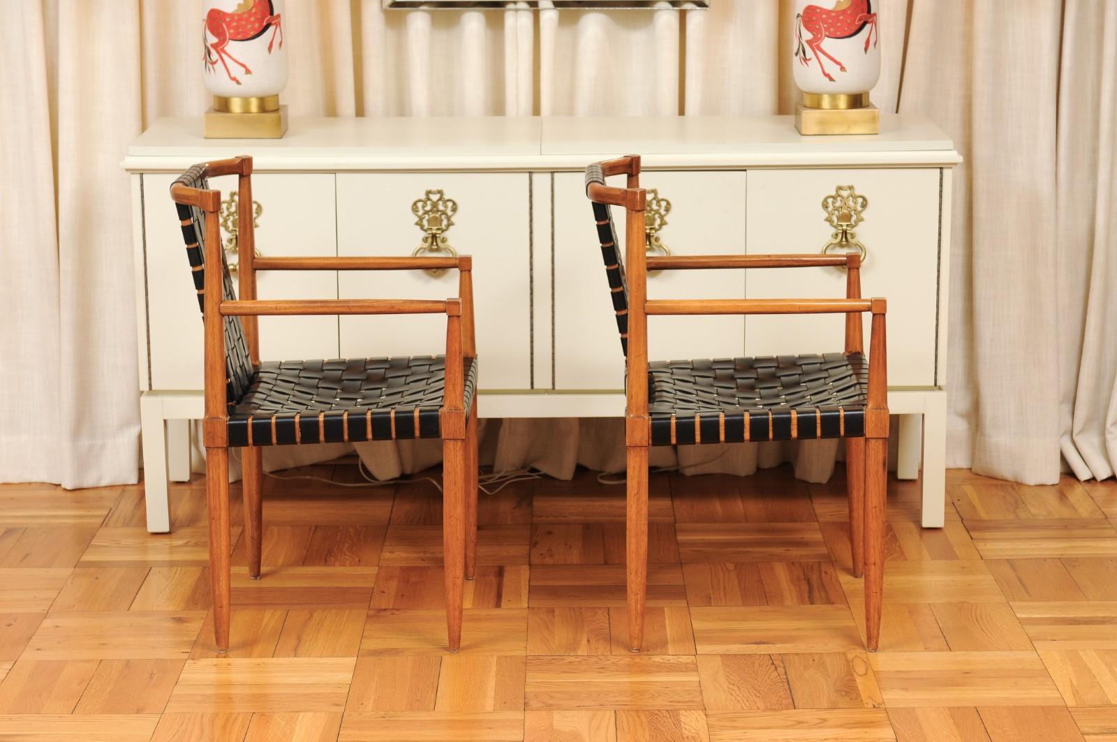 Ensemble miraculeux de 14 chaises ARM à sangles en cuir danois en noyer d'époque, par Tomlinson en vente 2