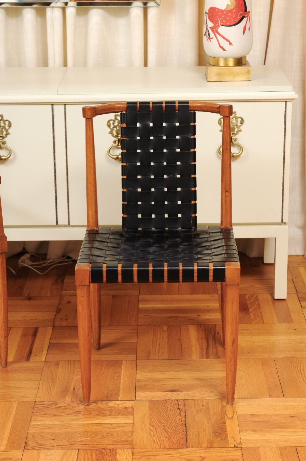 Américain Ensemble miraculeux de 14 chaises à sangles en cuir danois vintage en noyer par Tomlinson en vente