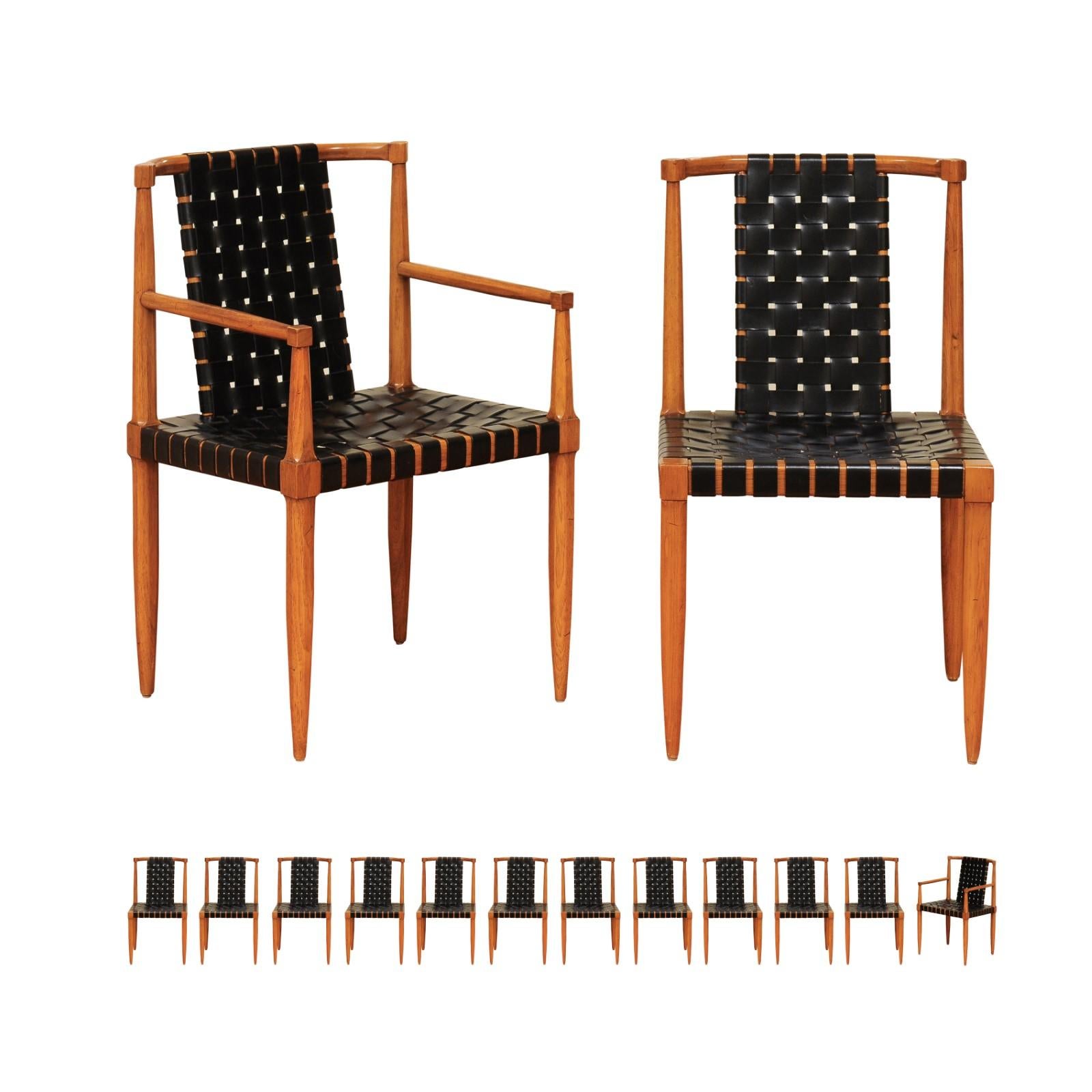 Ensemble miraculeux de 14 chaises à sangles en cuir danois vintage en noyer par Tomlinson en vente