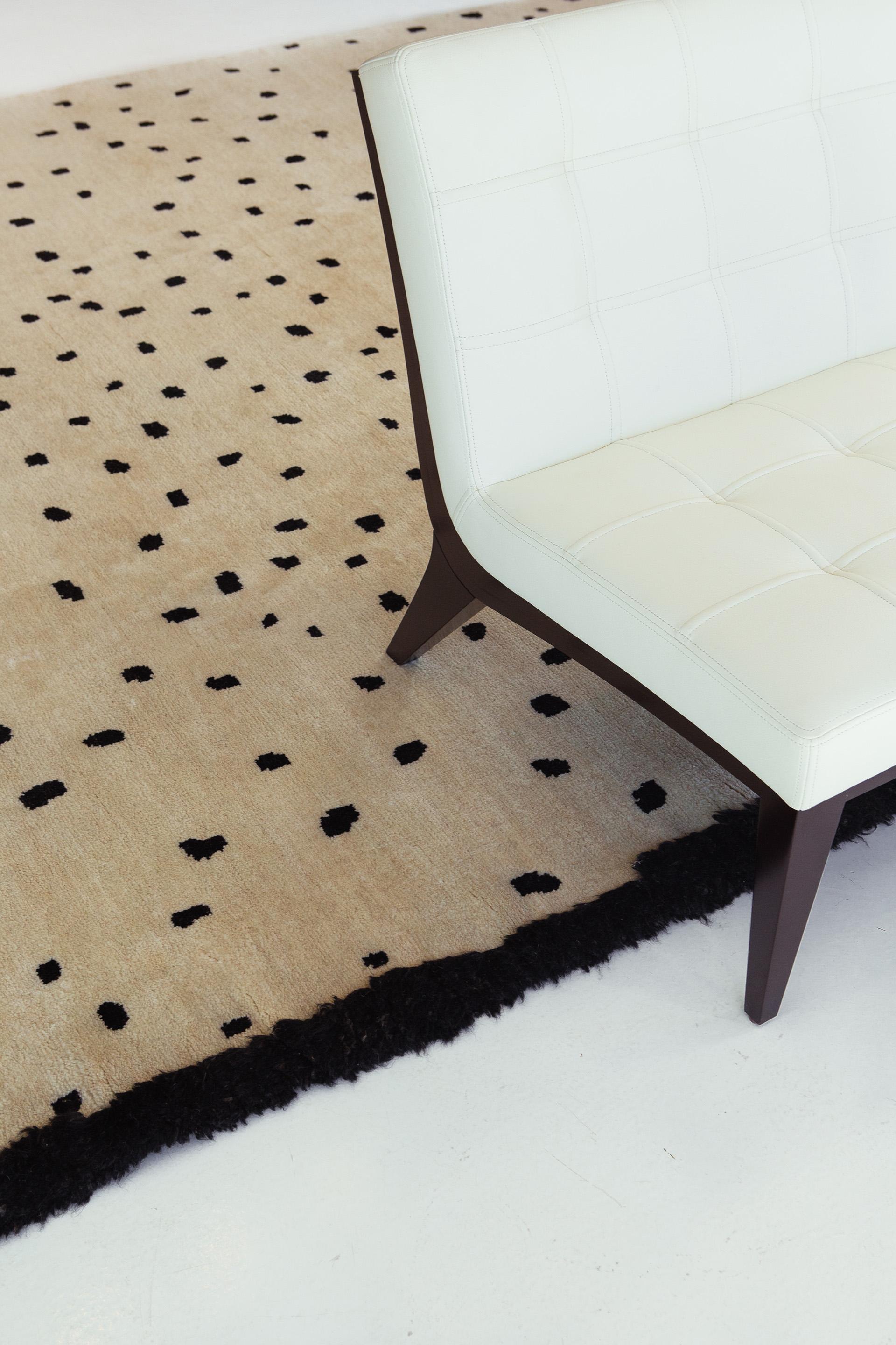 A playful approach to a border with a black shag trim. This chic rug designed by leading textile designer Liesel Plambeck is the perfect attention seeker in a room. 


Rug number: 28227
Size: 9' 1