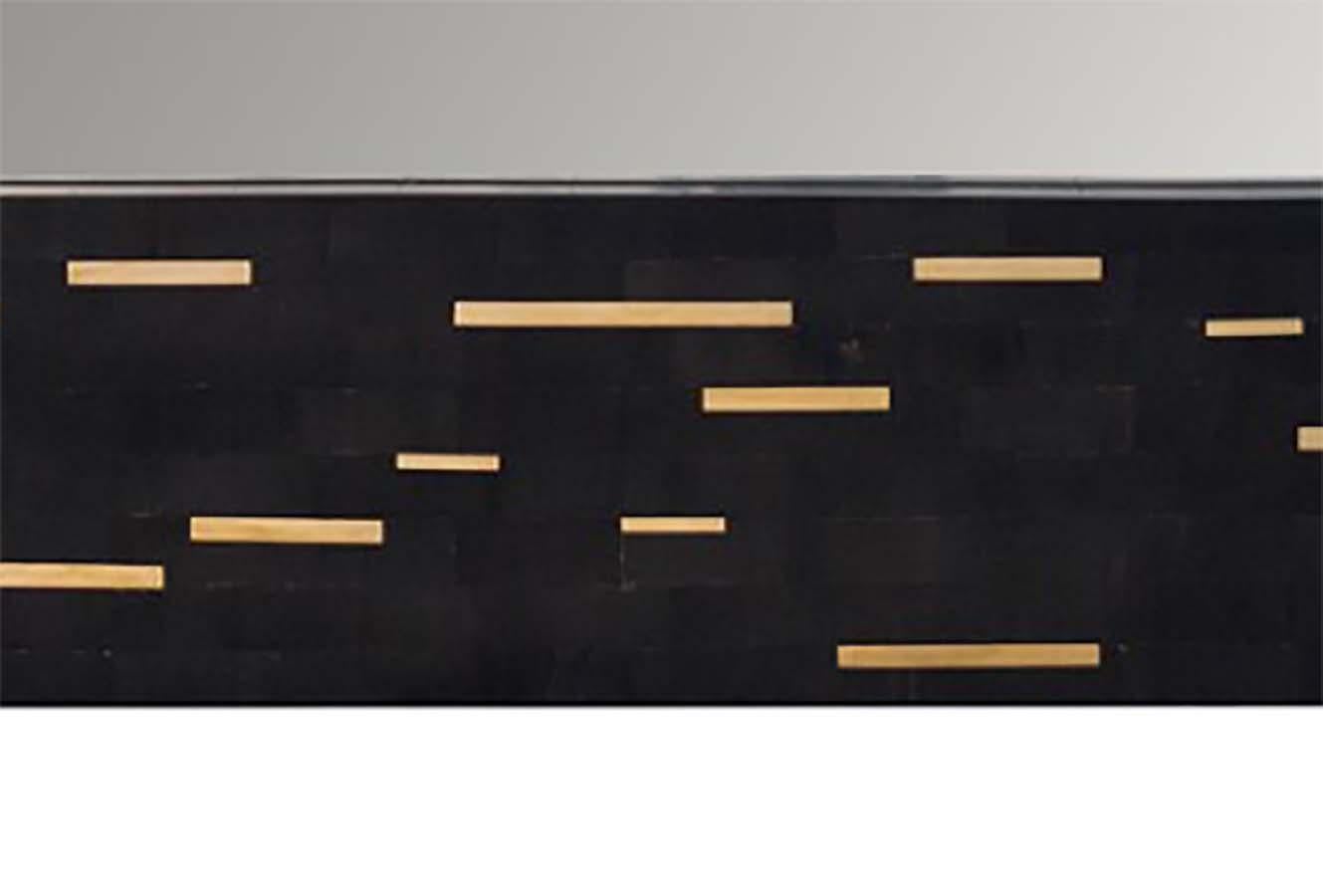 This mirror frame is made of horn, wood and brass. Brass inlays of random widths and lengths are inlayed on the black horn bringing in a sense drama and movement. These brass inlays can be customized to form any pattern.
Mirror choices include