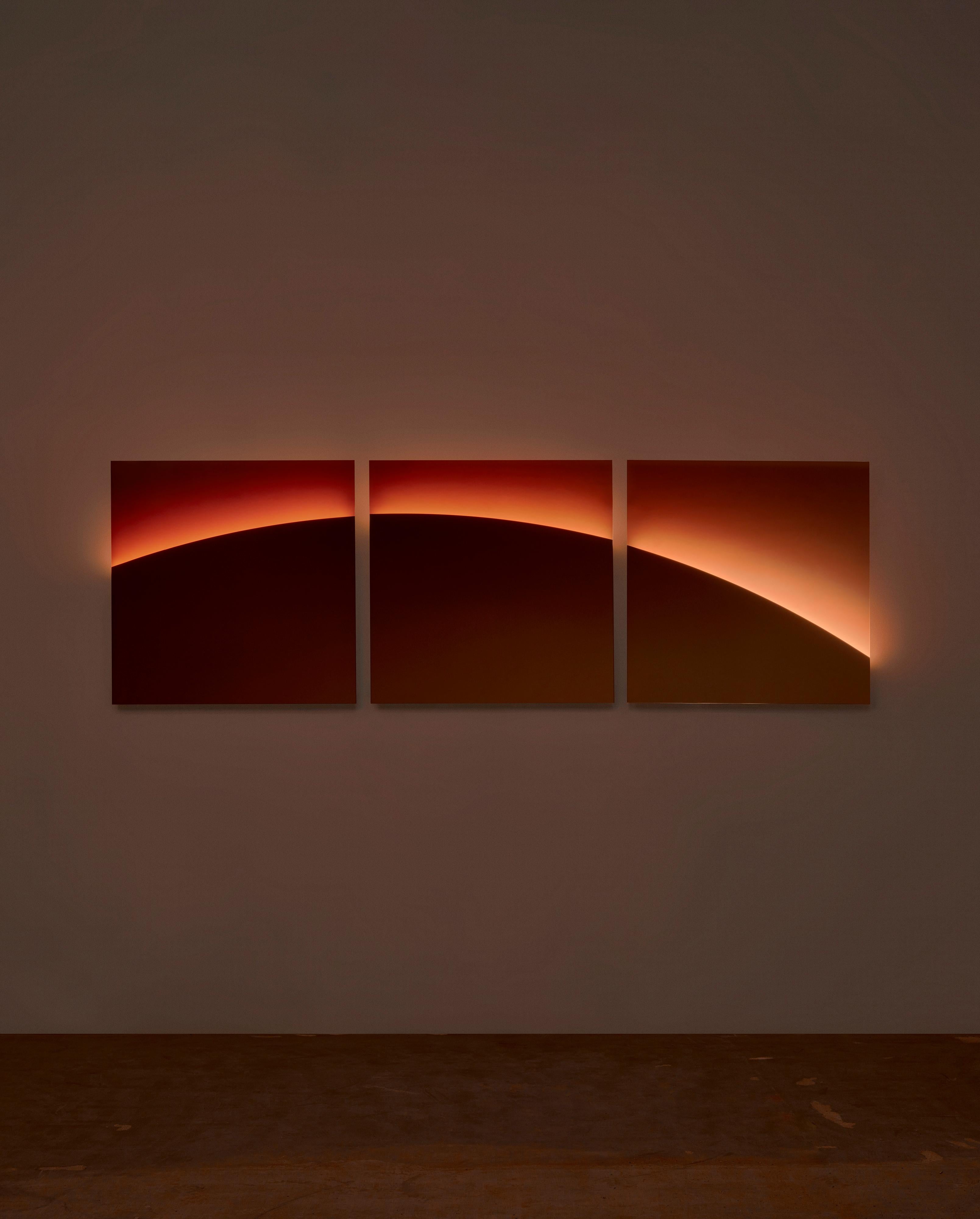 Mirage Tryptich mirror light

Warm sun on the desert sand, the shimmering lights of Dubai - Sabine Marcelis' works capture the energy of nature and the vibrancy of urban life. As the shapes and colors shift and merge with their surroundings, these